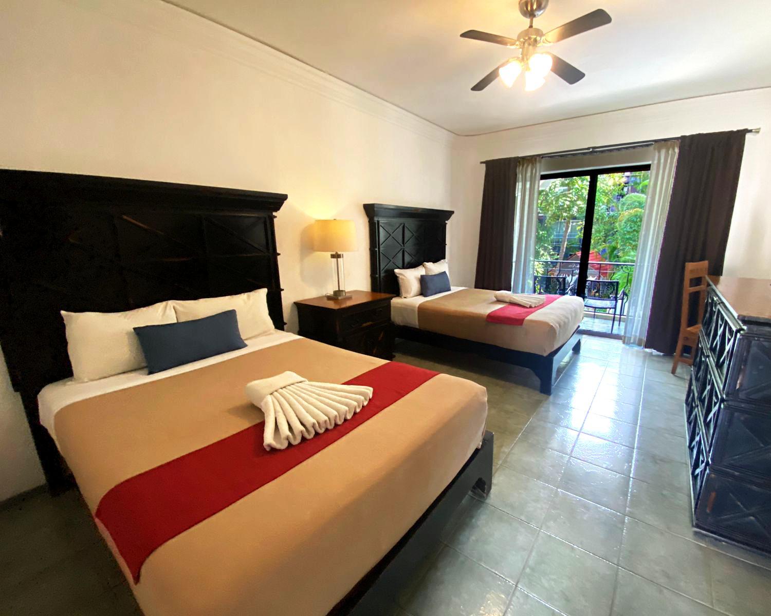 Quadruple Room with Balcony - Photo 1