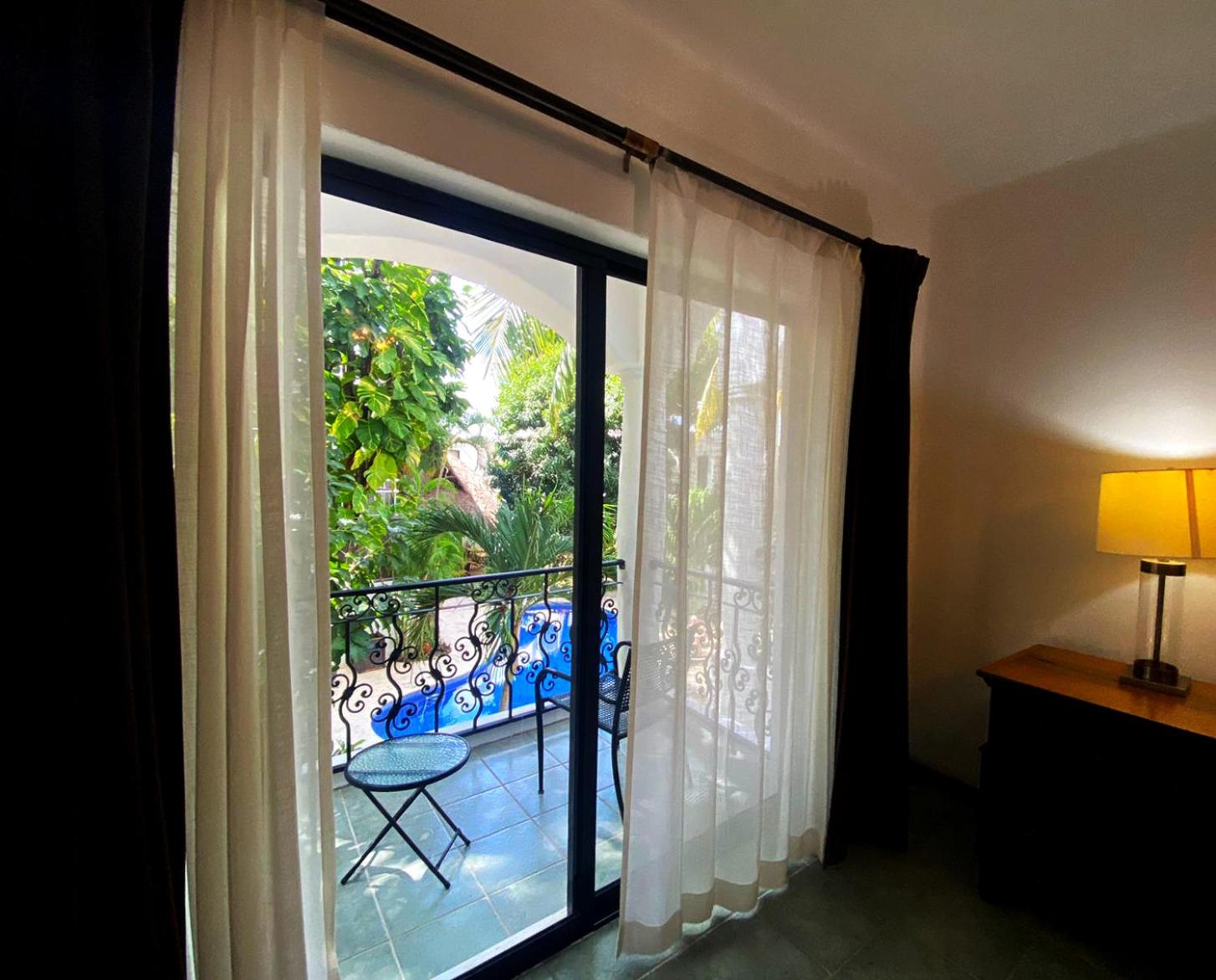 Quadruple Room with Balcony - Photo 2