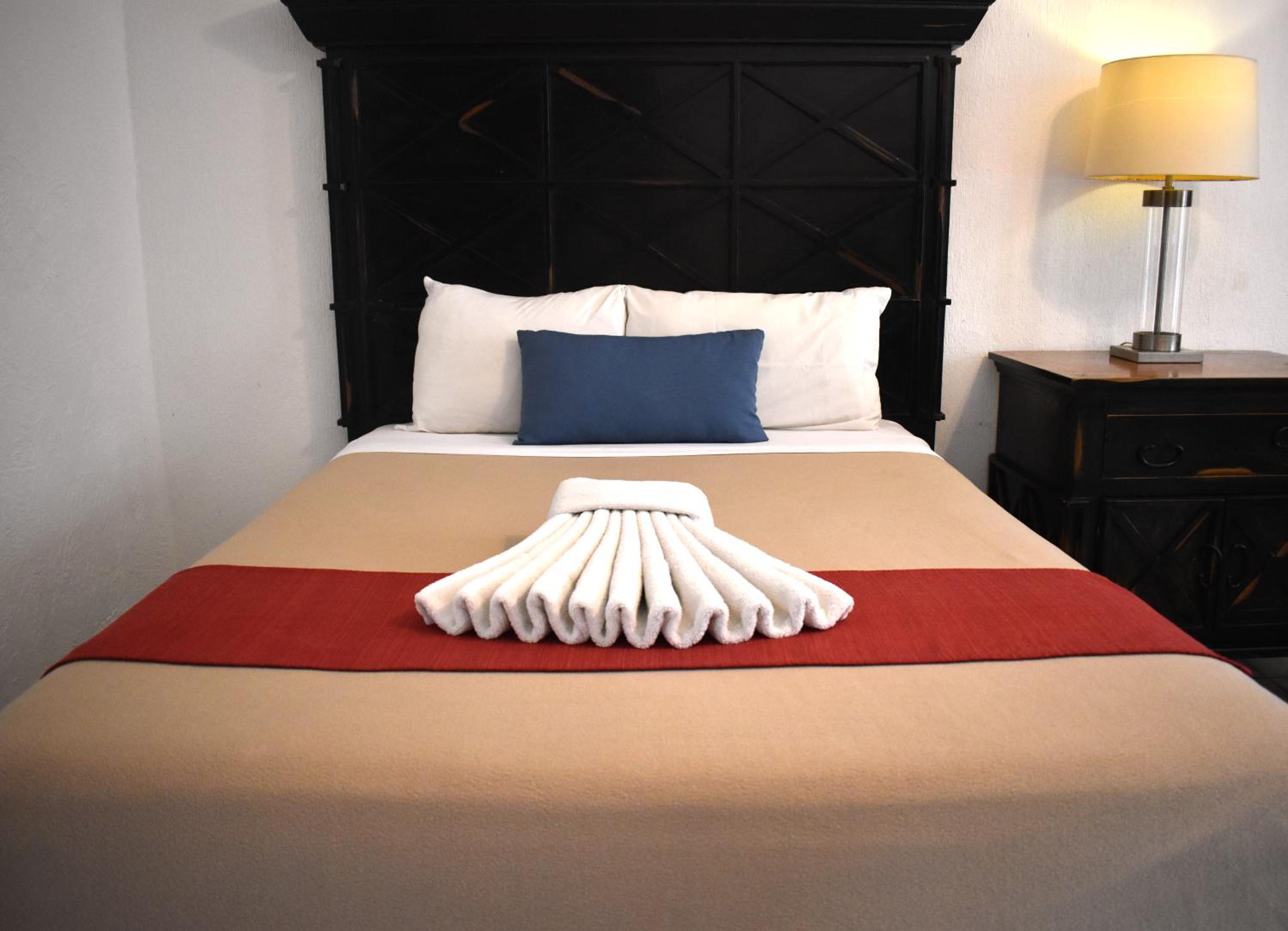 Quadruple Room with Balcony - Photo 7