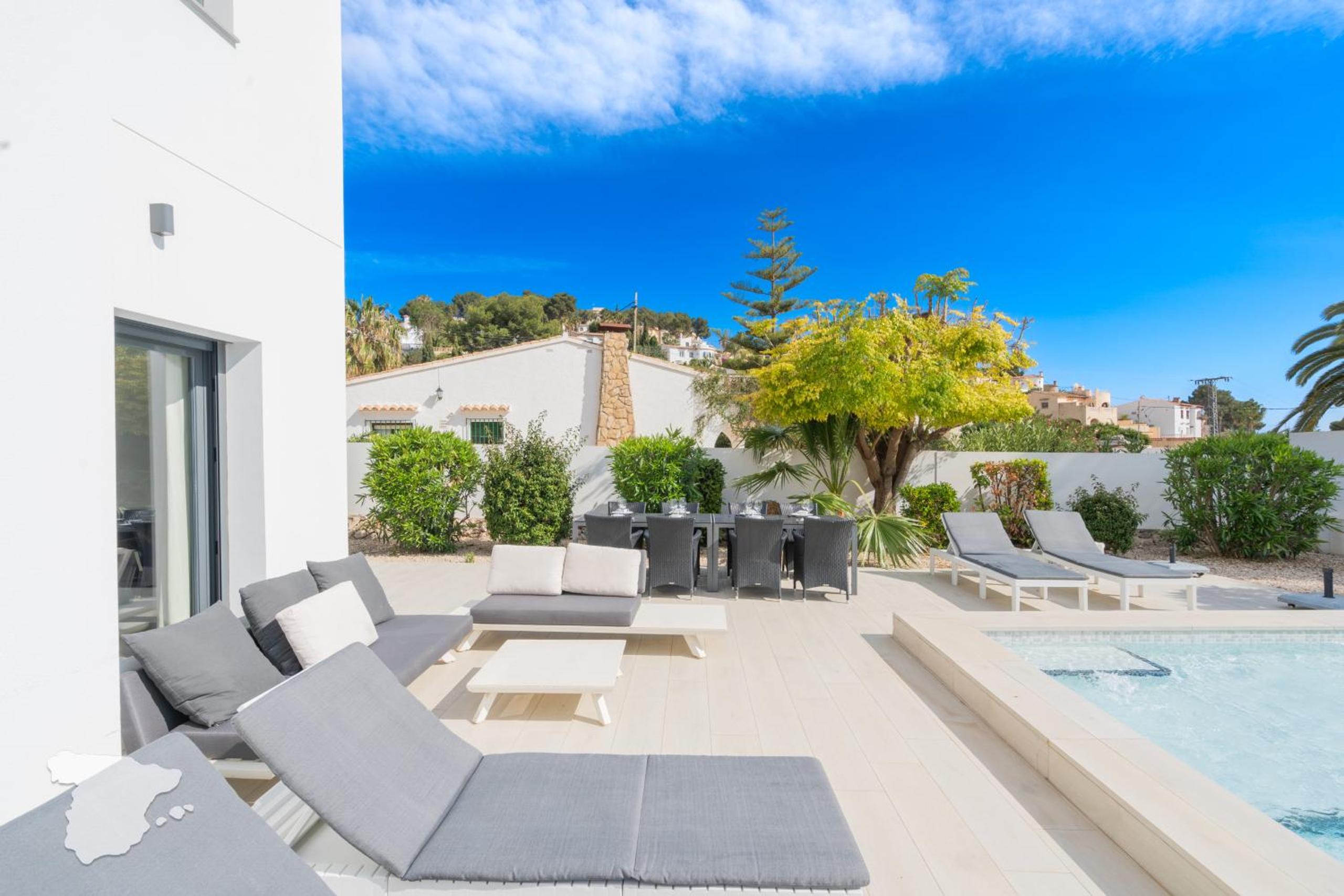 Villa photo 3