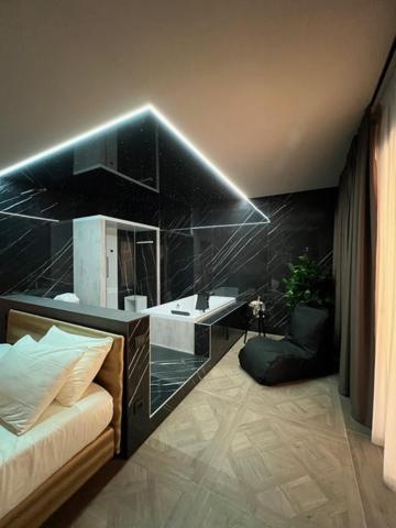 Suite with Spa Bath - Photo 4
