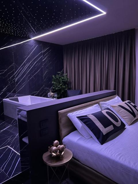 Suite with Spa Bath - Photo 2