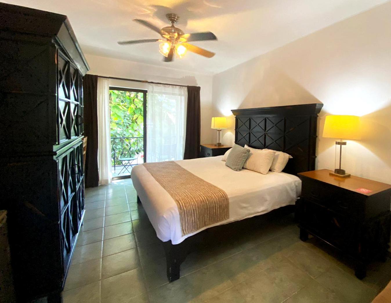 Double Room with Balcony - Photo 1