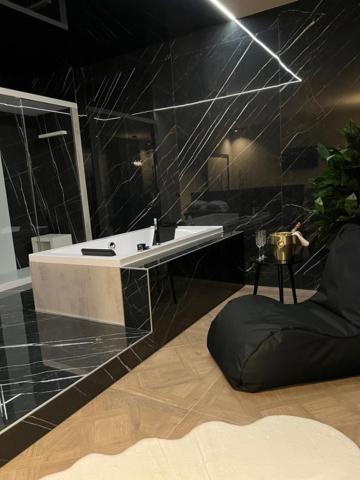 Suite with Spa Bath - Photo 5