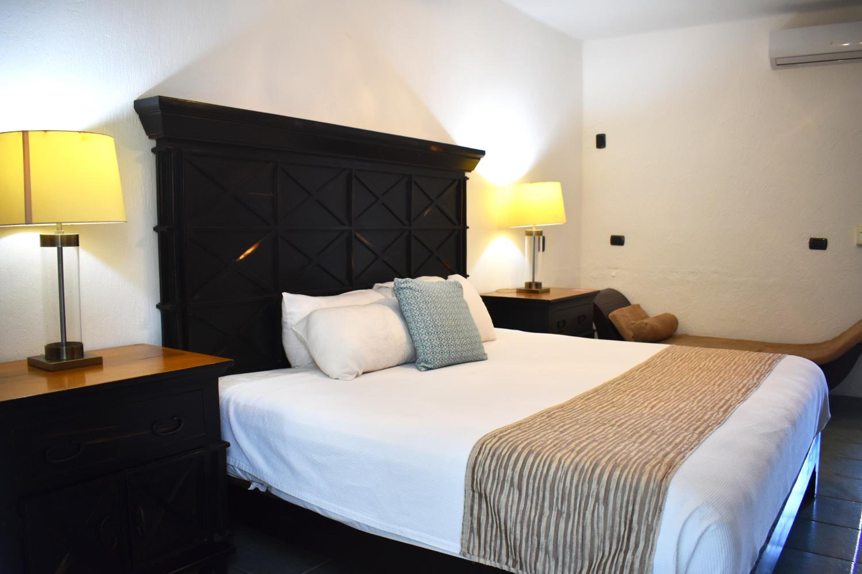 Double Room with Balcony - Photo 5