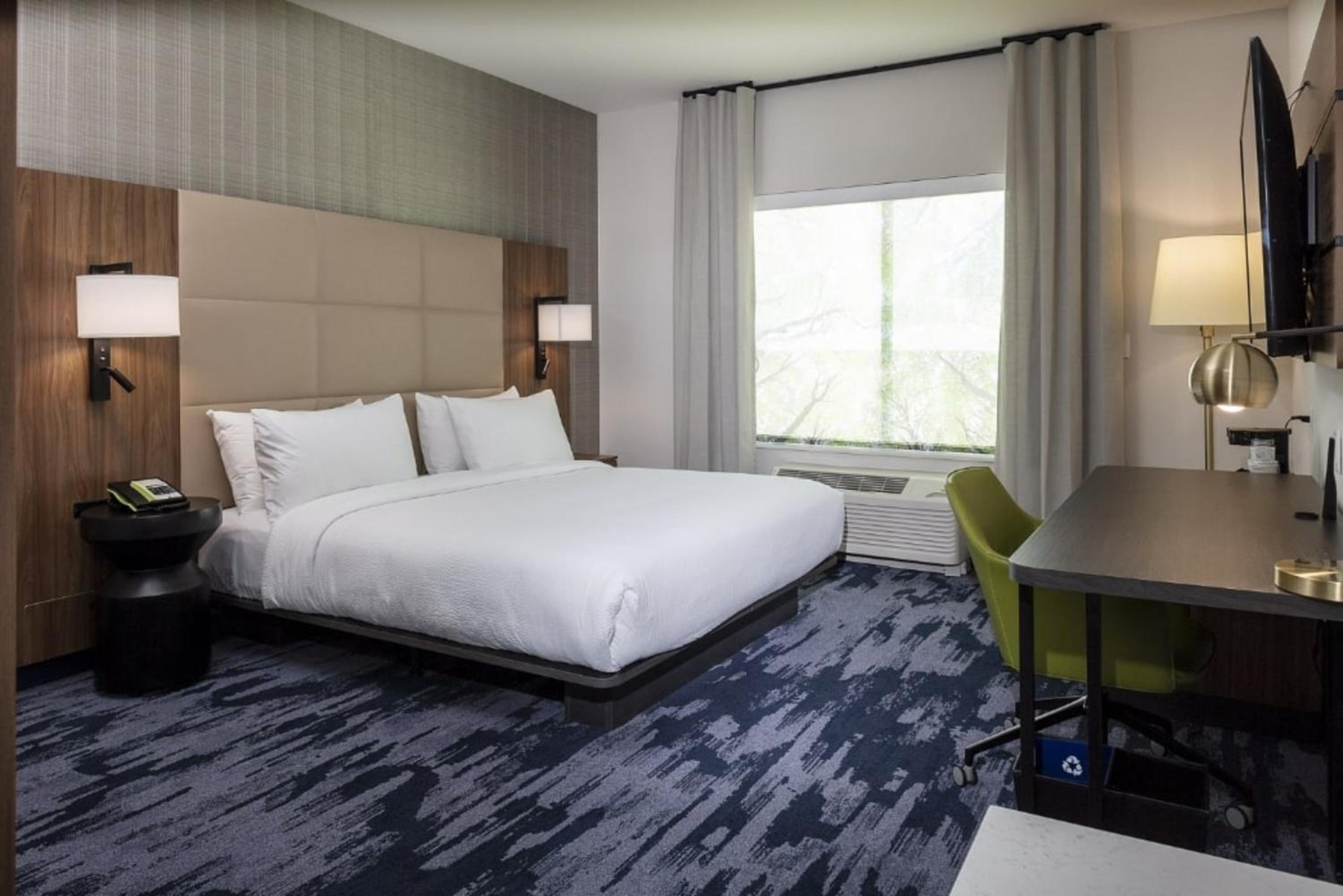 Guest Room, 1 King - Photo 1