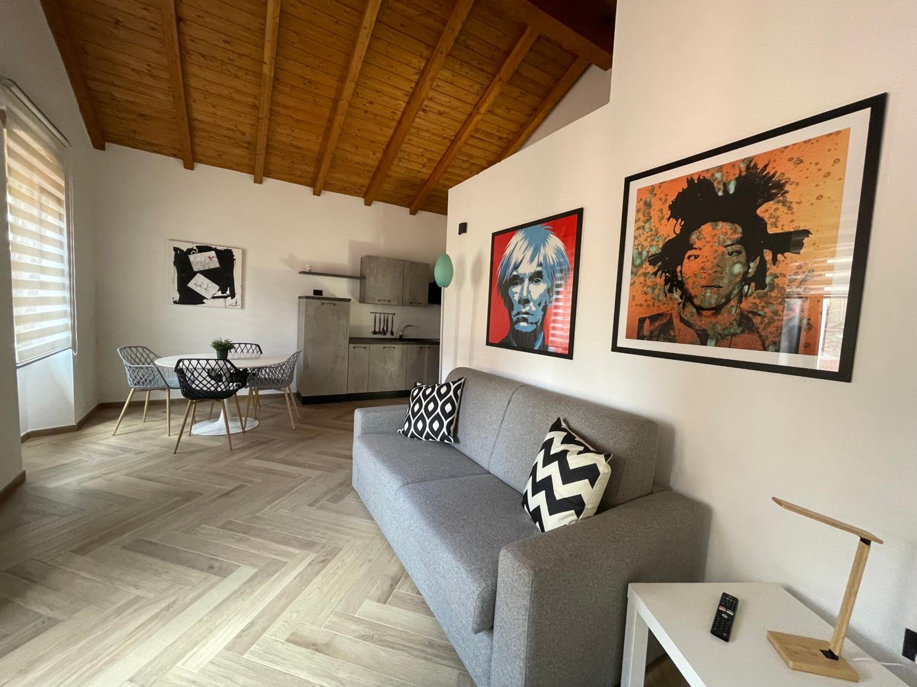 One-Bedroom Apartment photo 1
