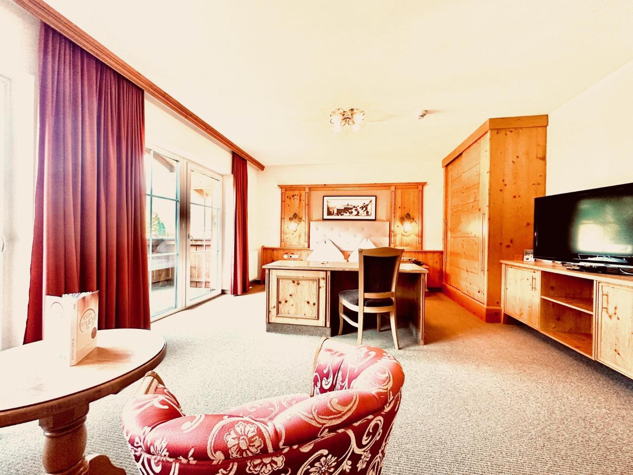 Family Room with Balcony photo 1