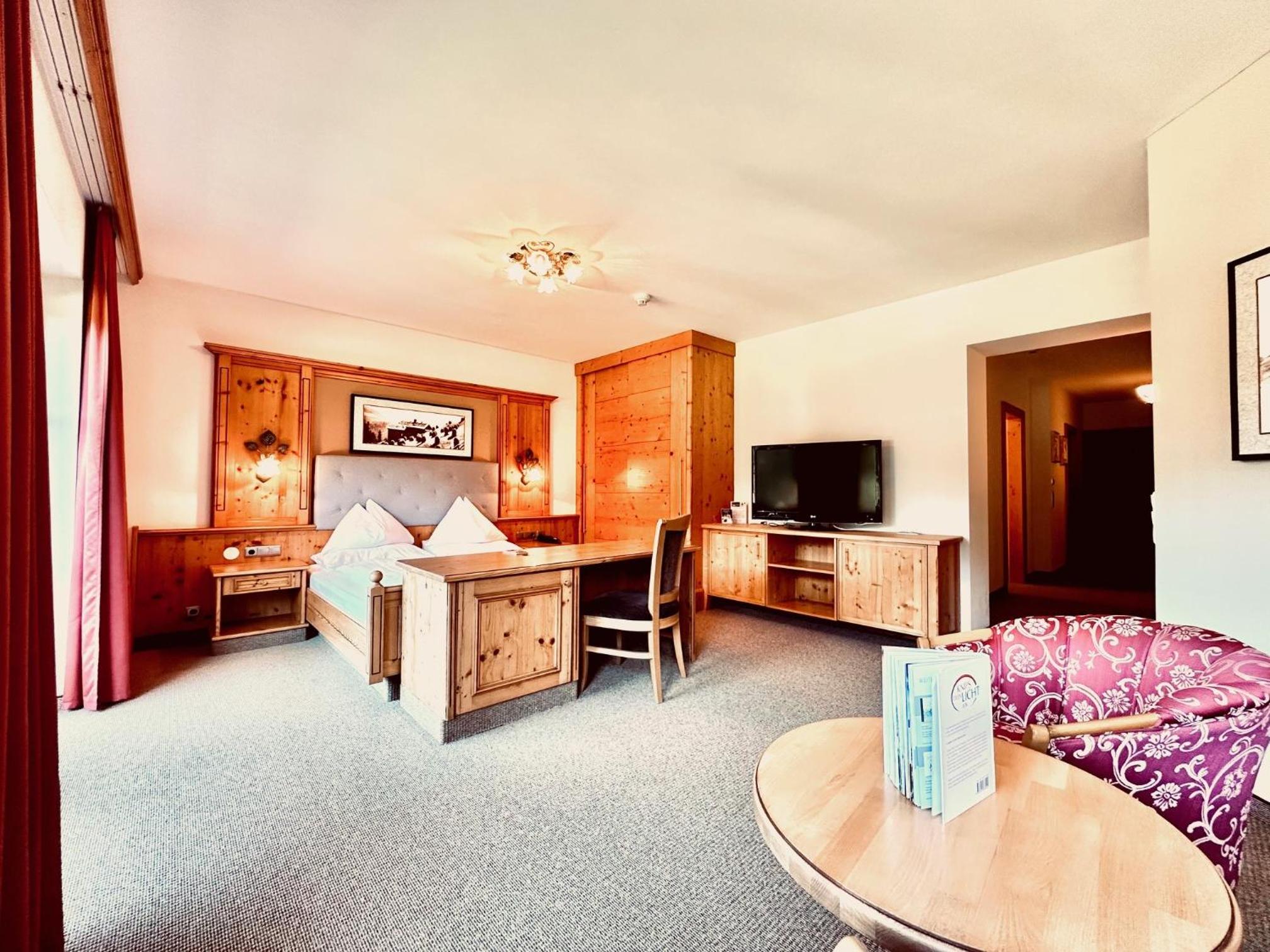 Family Room with Balcony photo 2