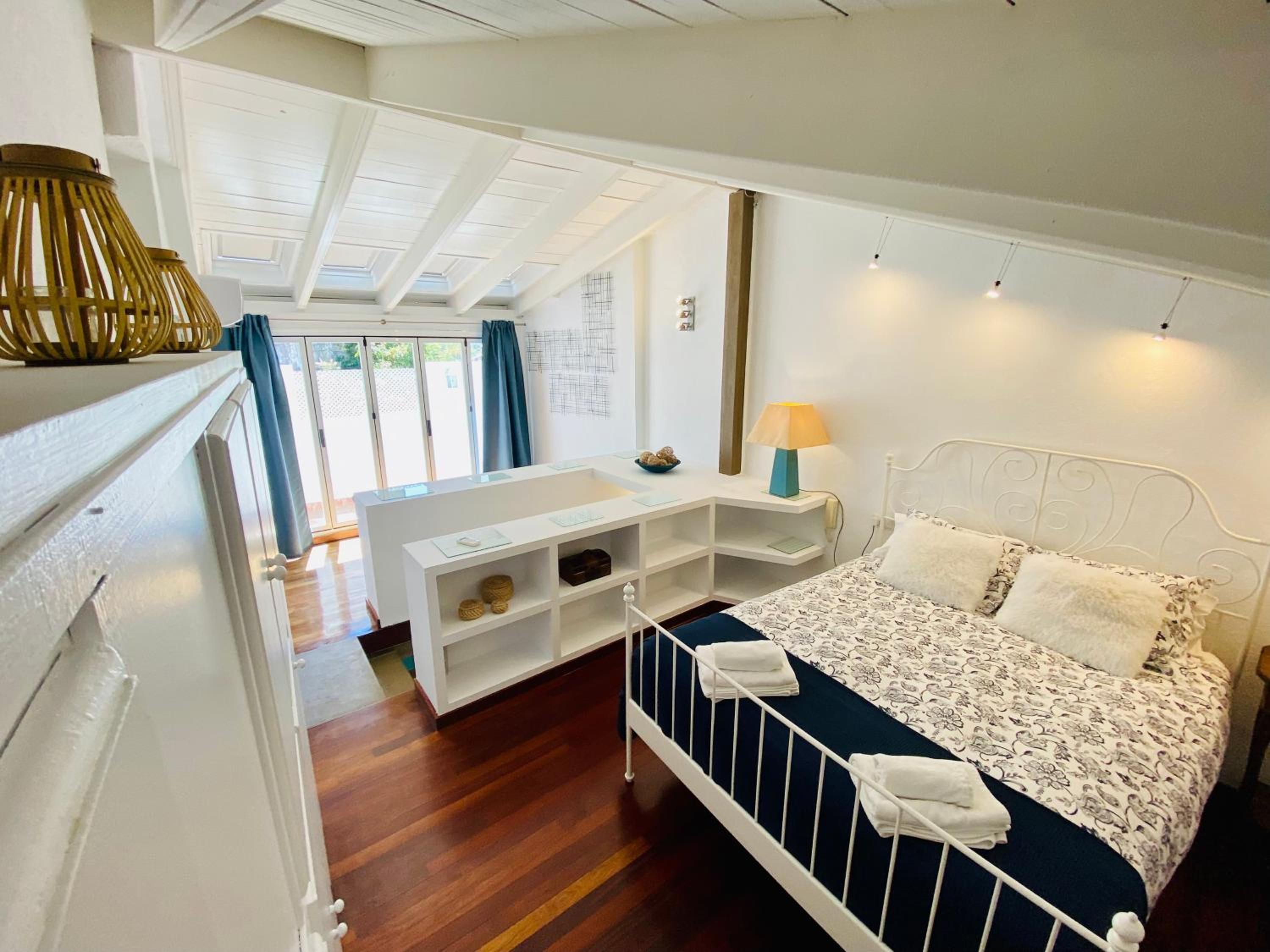 Two-Bedroom House - Photo 4