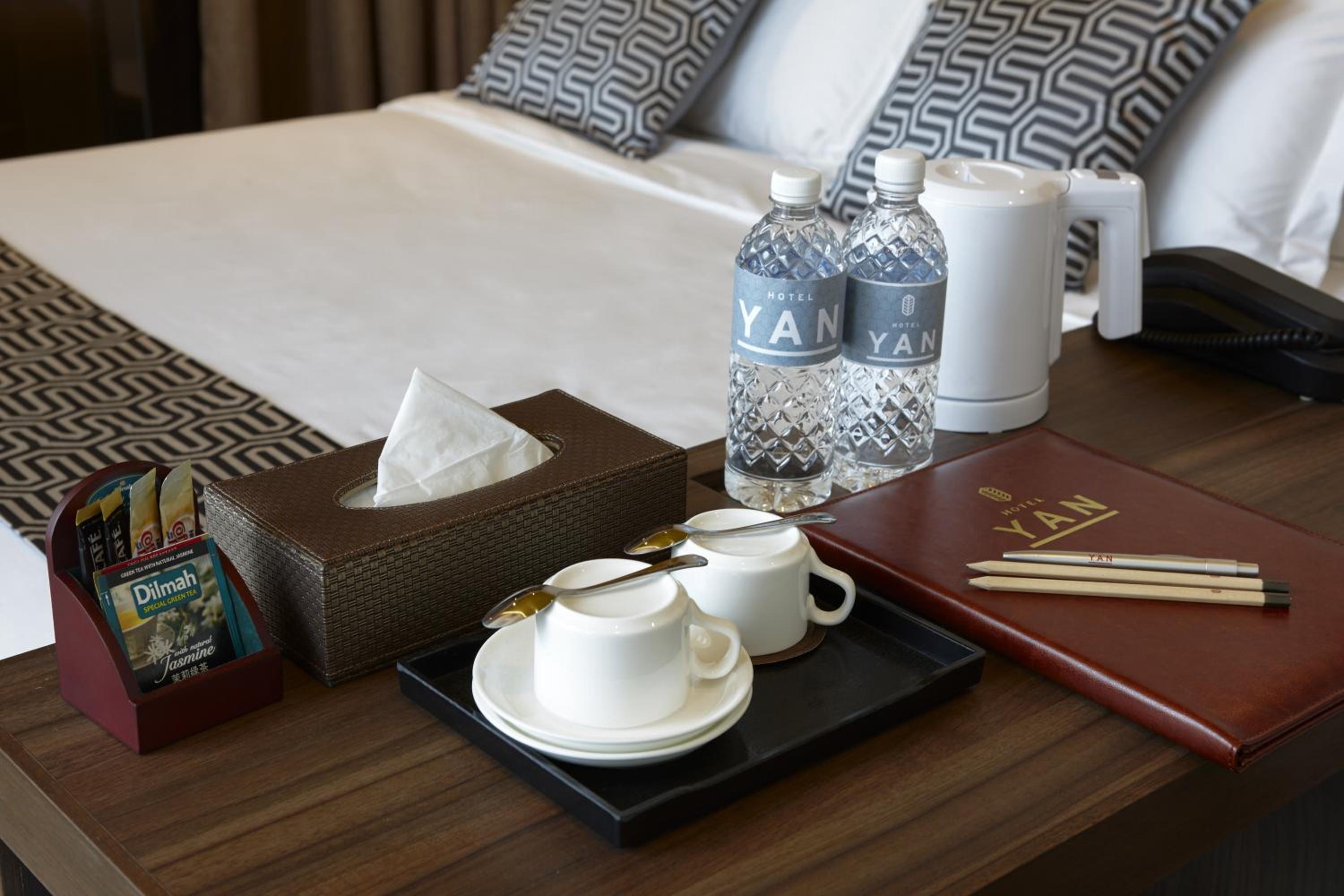 Deluxe Double Room with Balcony thumbnail 5