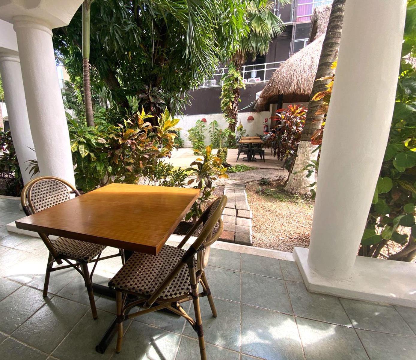 Quadruple Room with Pool View - Photo 4