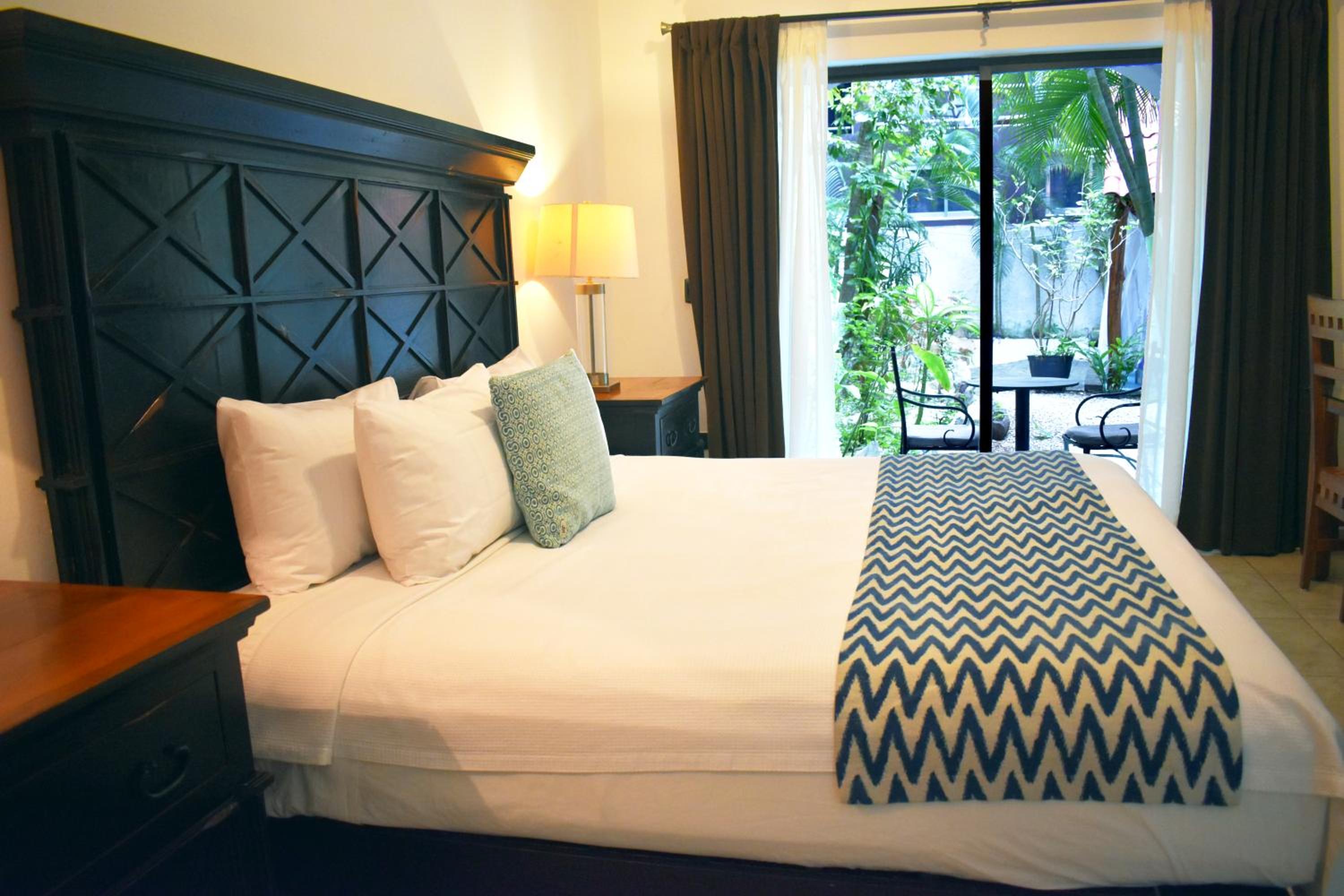 King Room with Pool View - Photo 1