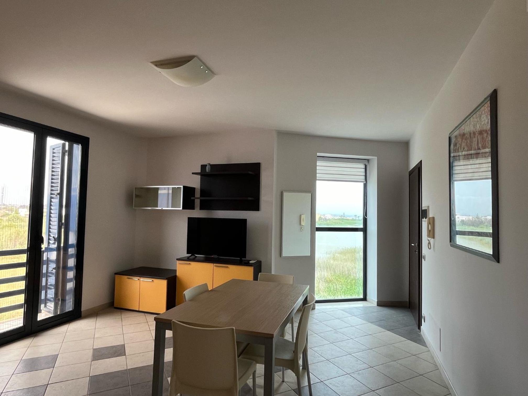One-Bedroom Apartment with Lake View