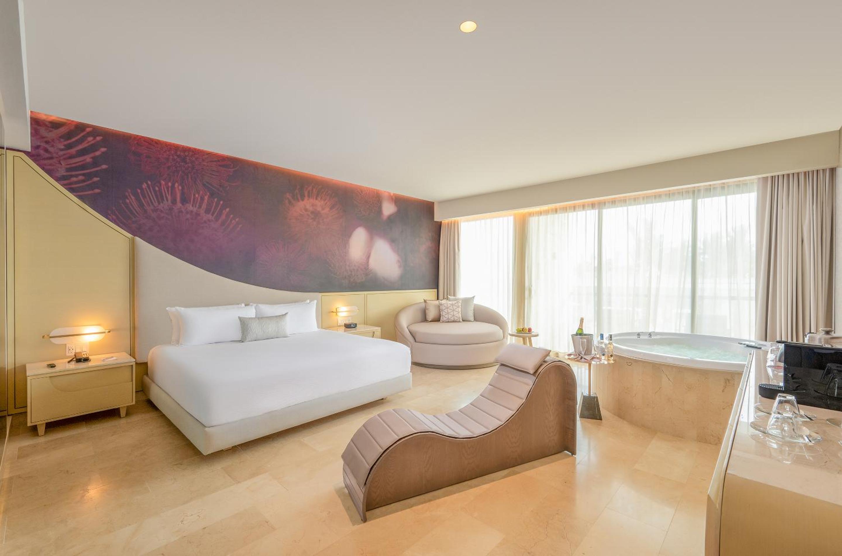 Seductive Tropical View Jacuzzi Suite - The Eden Section