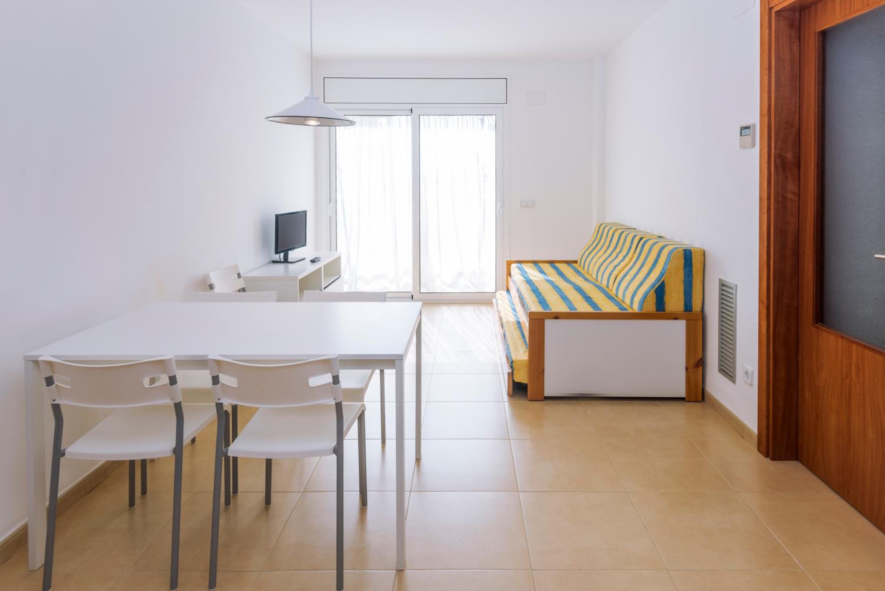 Two-Bedroom Apartment (6 Adults) photo 3