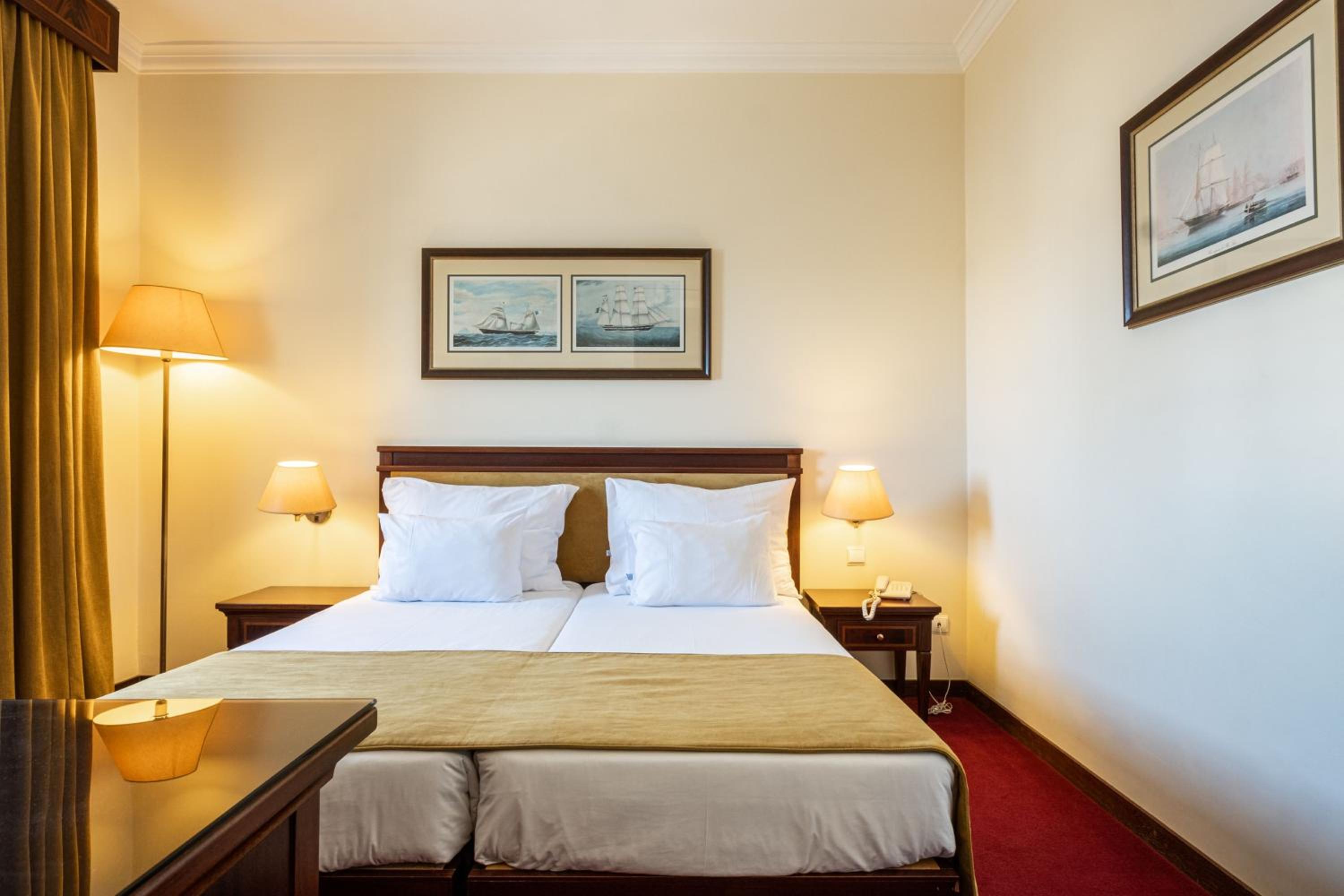 Twin Room - Photo 2