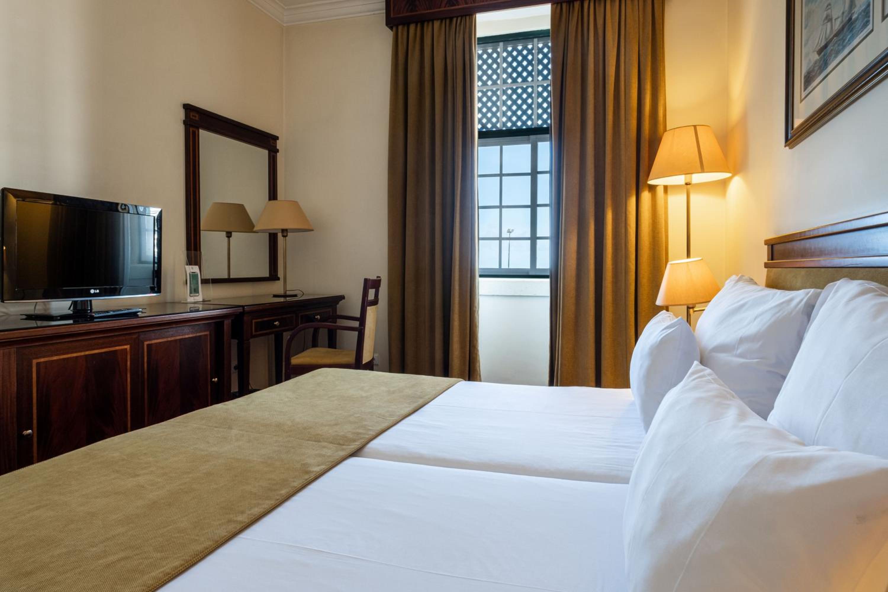Twin Room - Photo 3