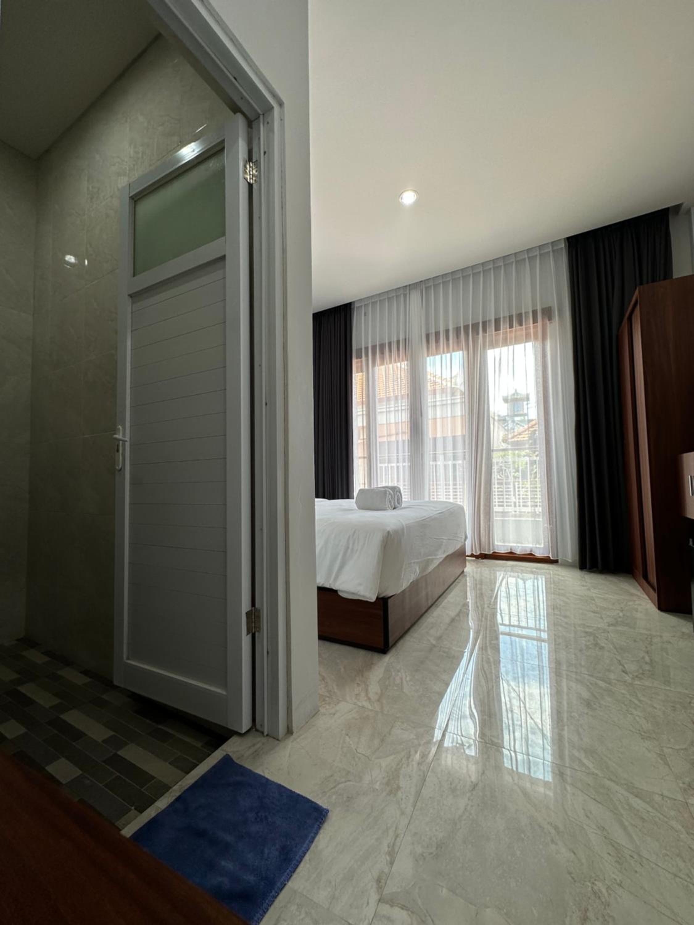 Deluxe Double Room with Balcony photo 2