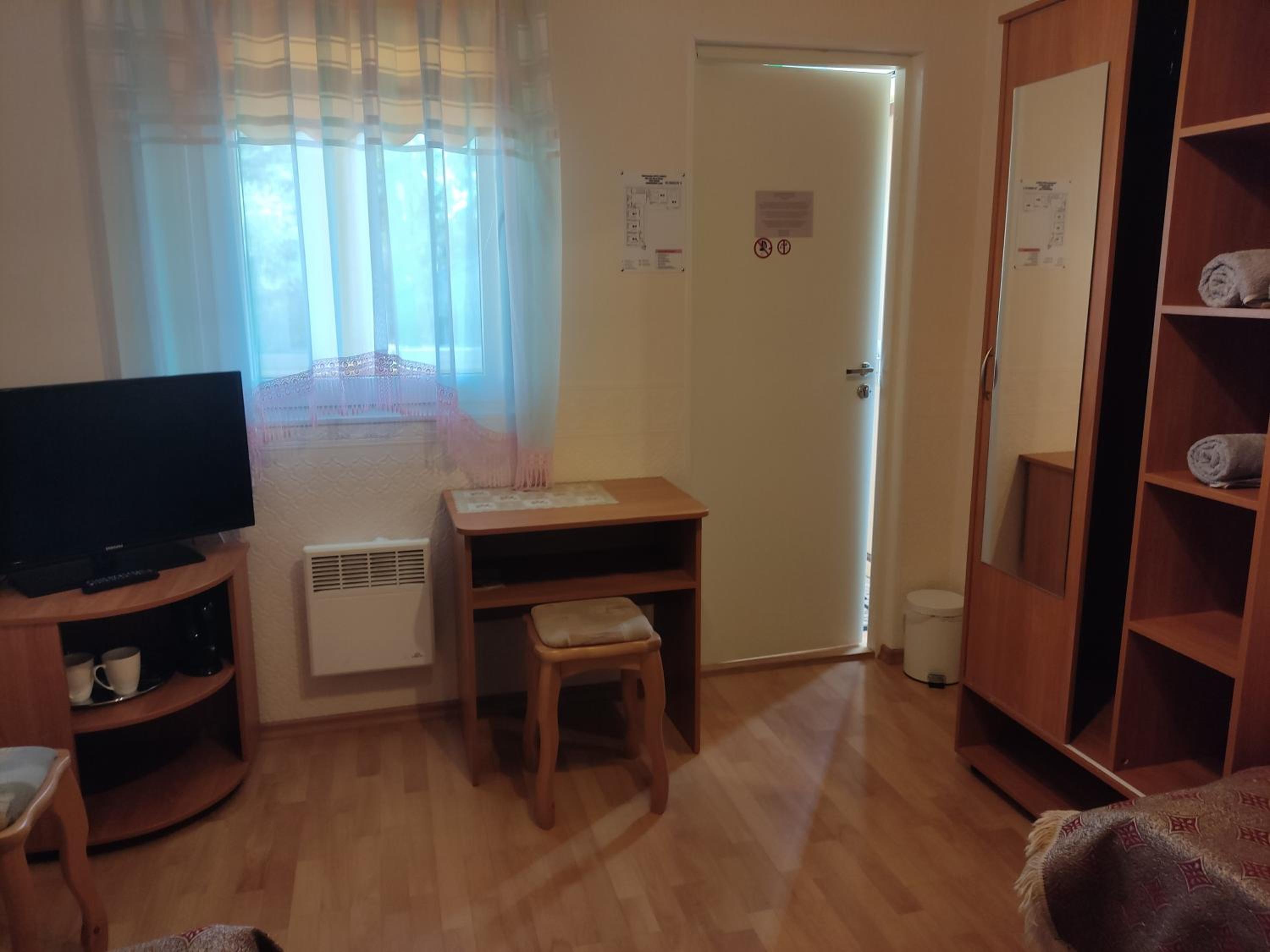 Twin Room with Shared Bathroom photo 2