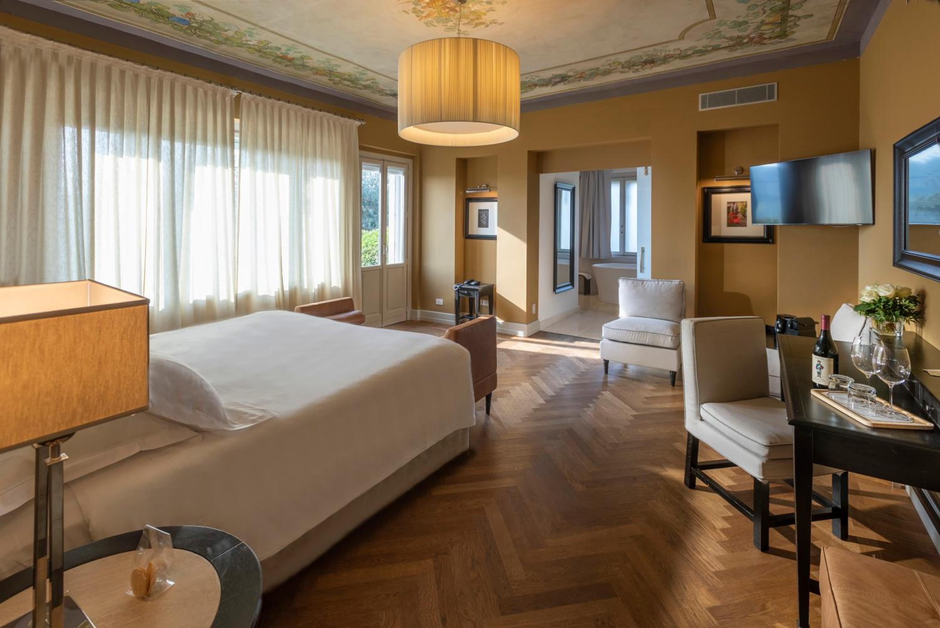 Junior Suite with Terrace and Spa Access photo 2