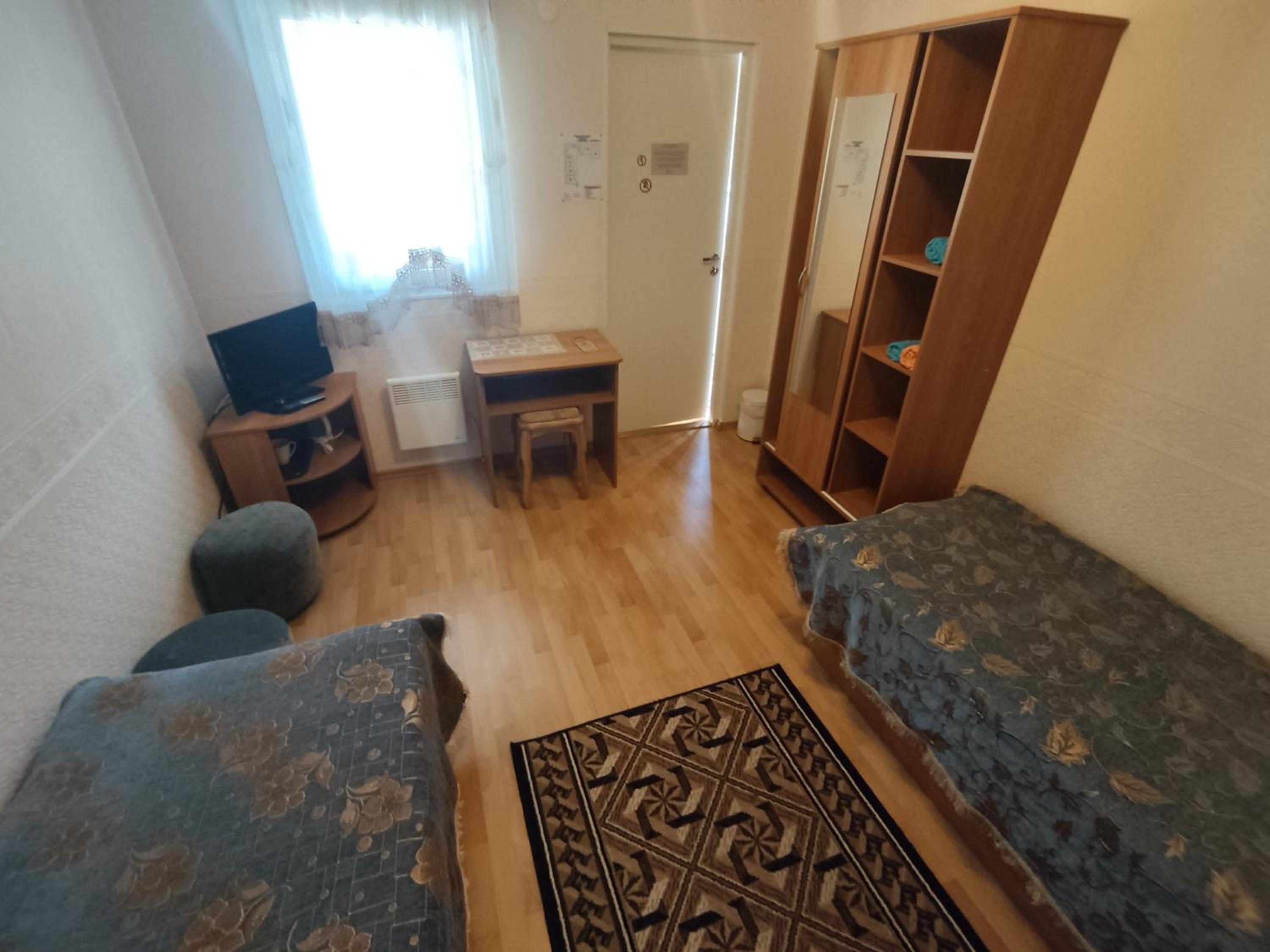 Standard Twin Room with Shared Bathroom photo 3