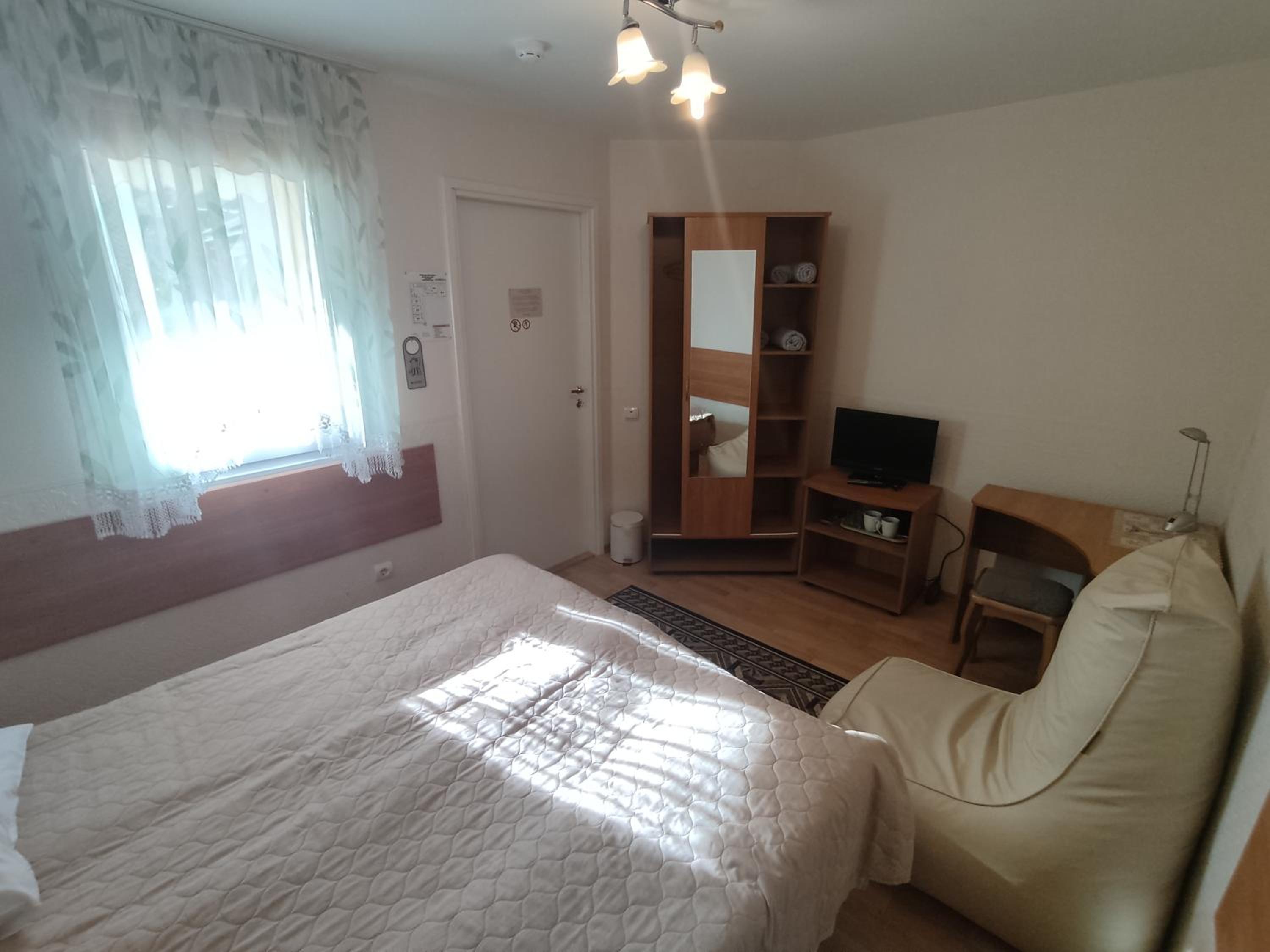 Standard Double Room with Shared Bathroom photo 3