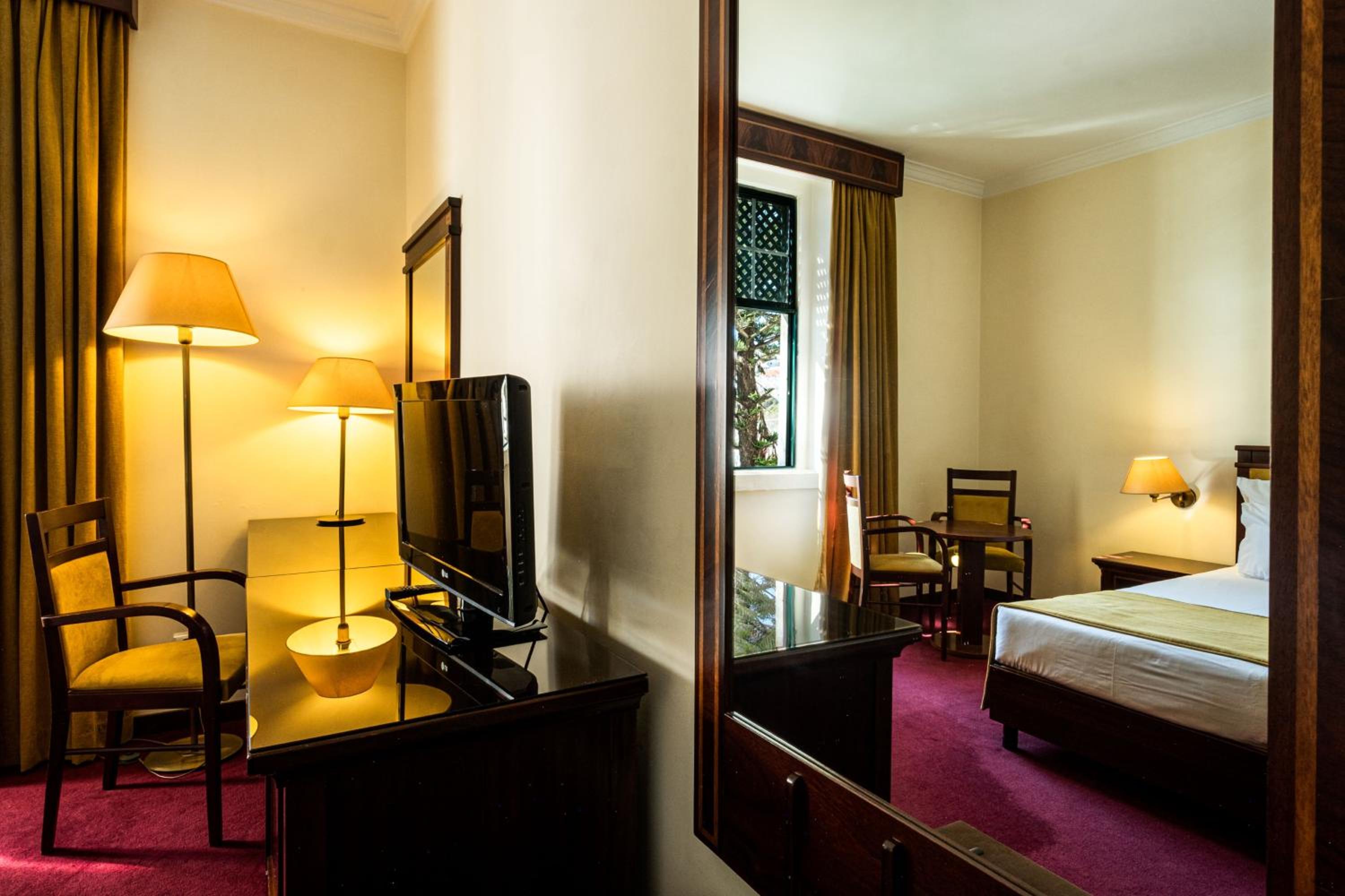 Twin Room with Sea View - Photo 3