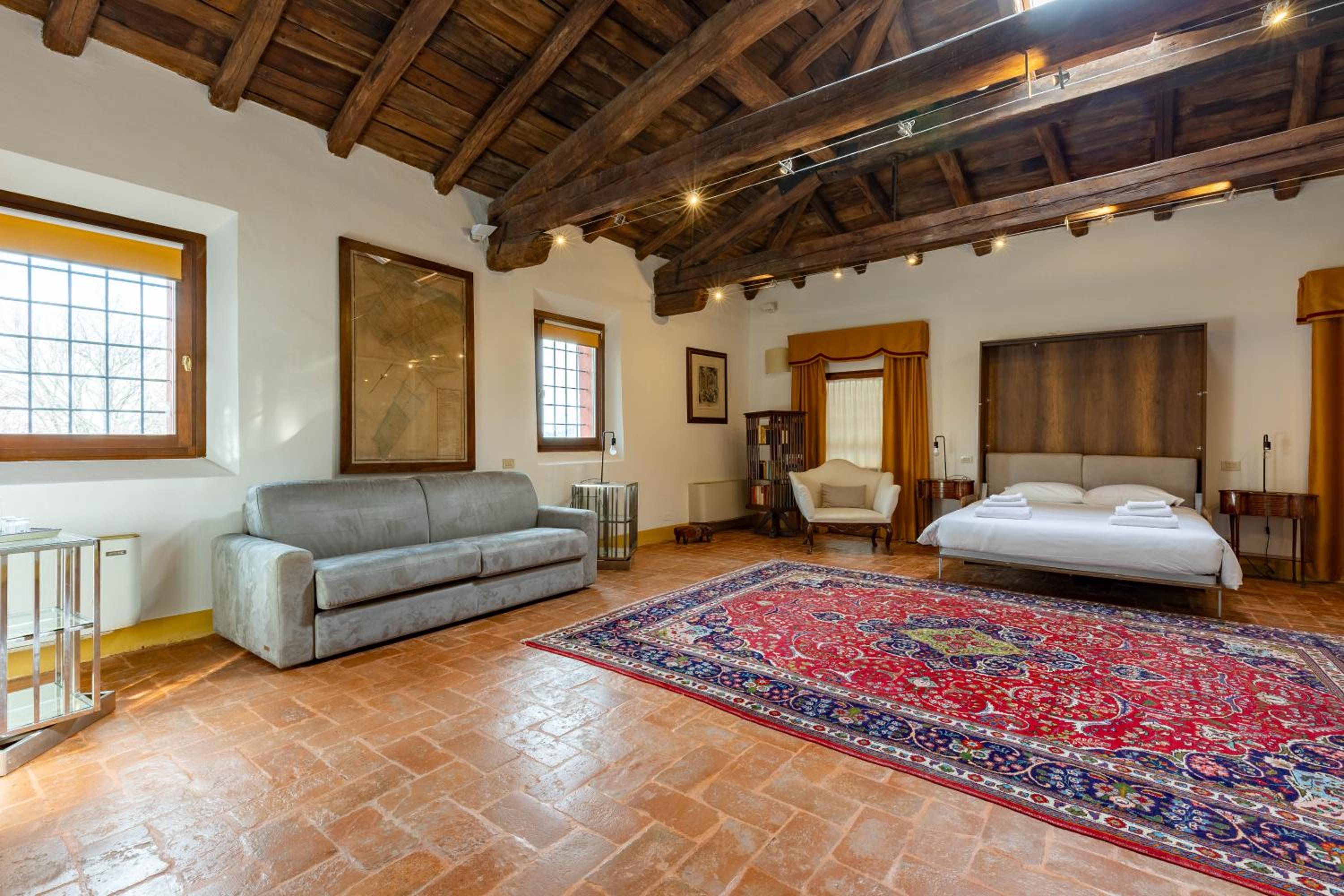 Executive Suite - Photo 11