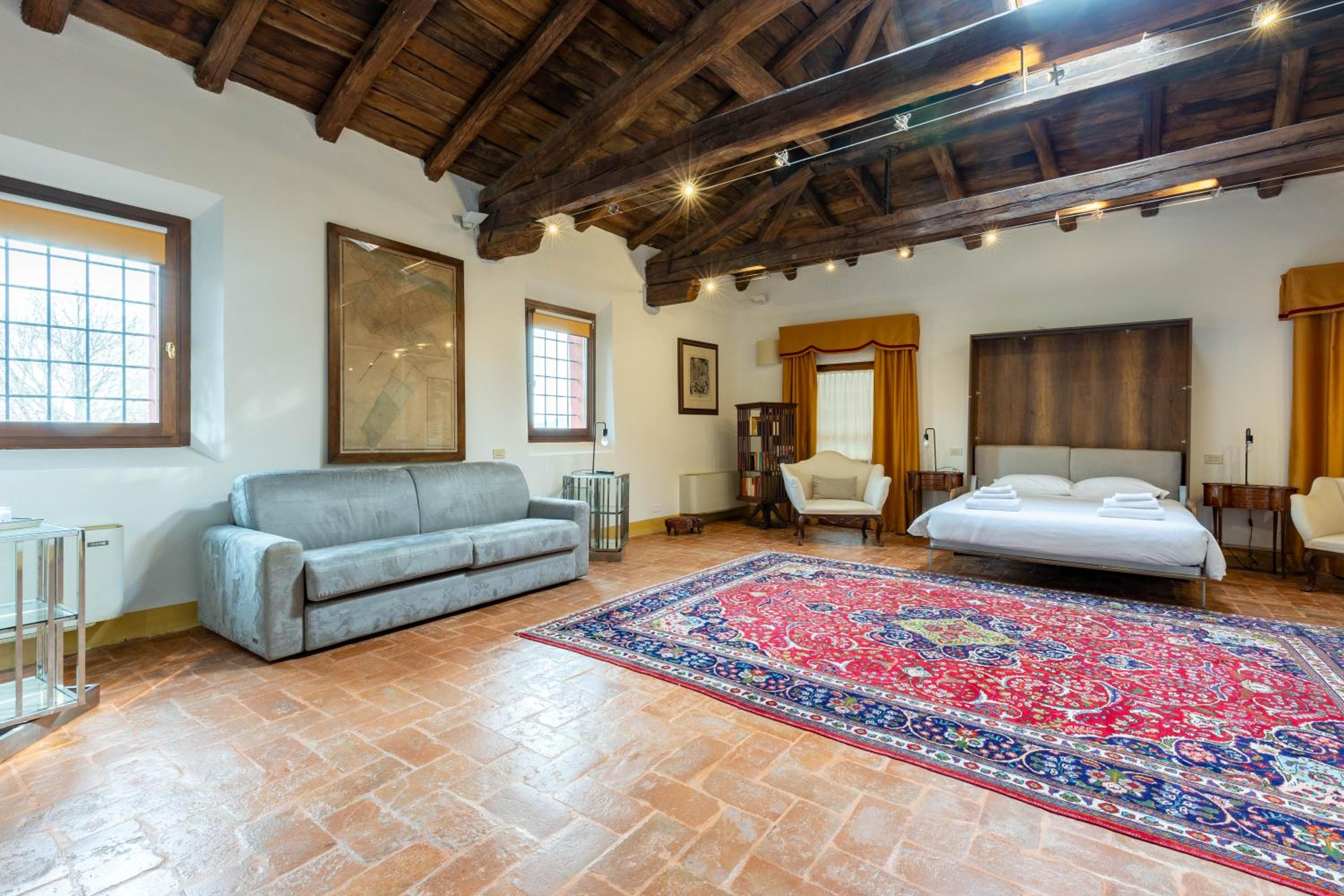 Executive Suite - Photo 3