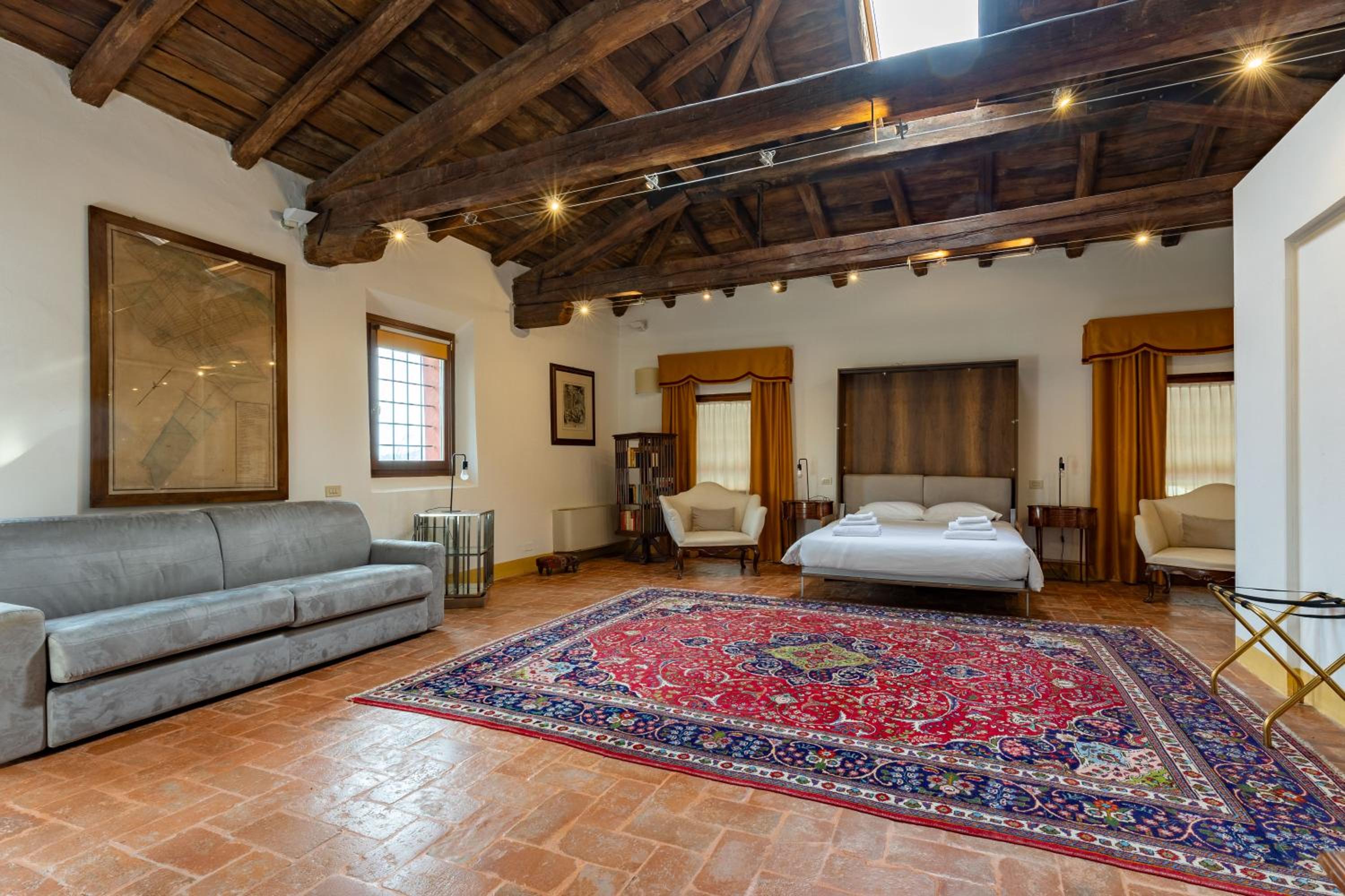 Executive Suite - Photo 5