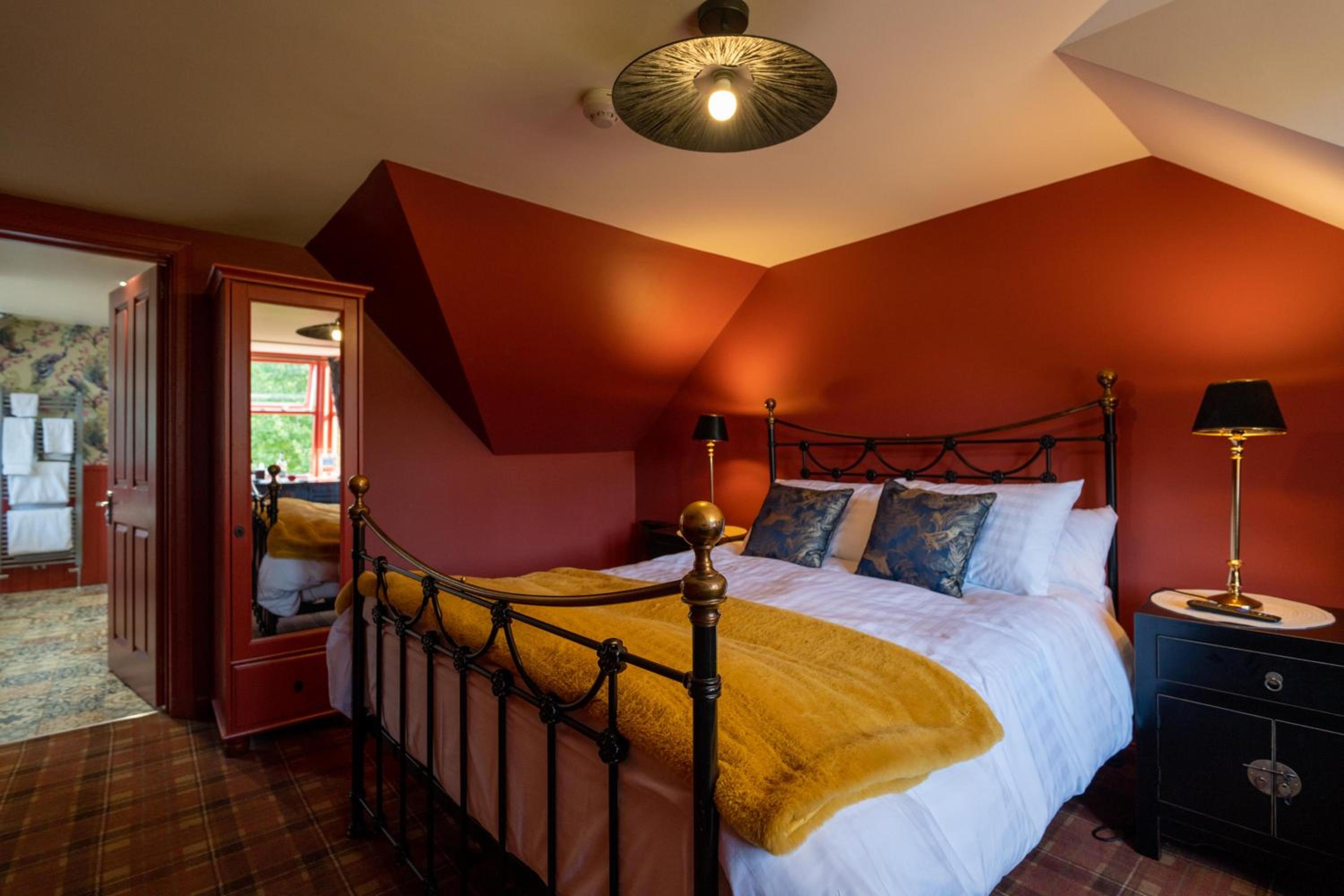 Large Double Room - Photo 1