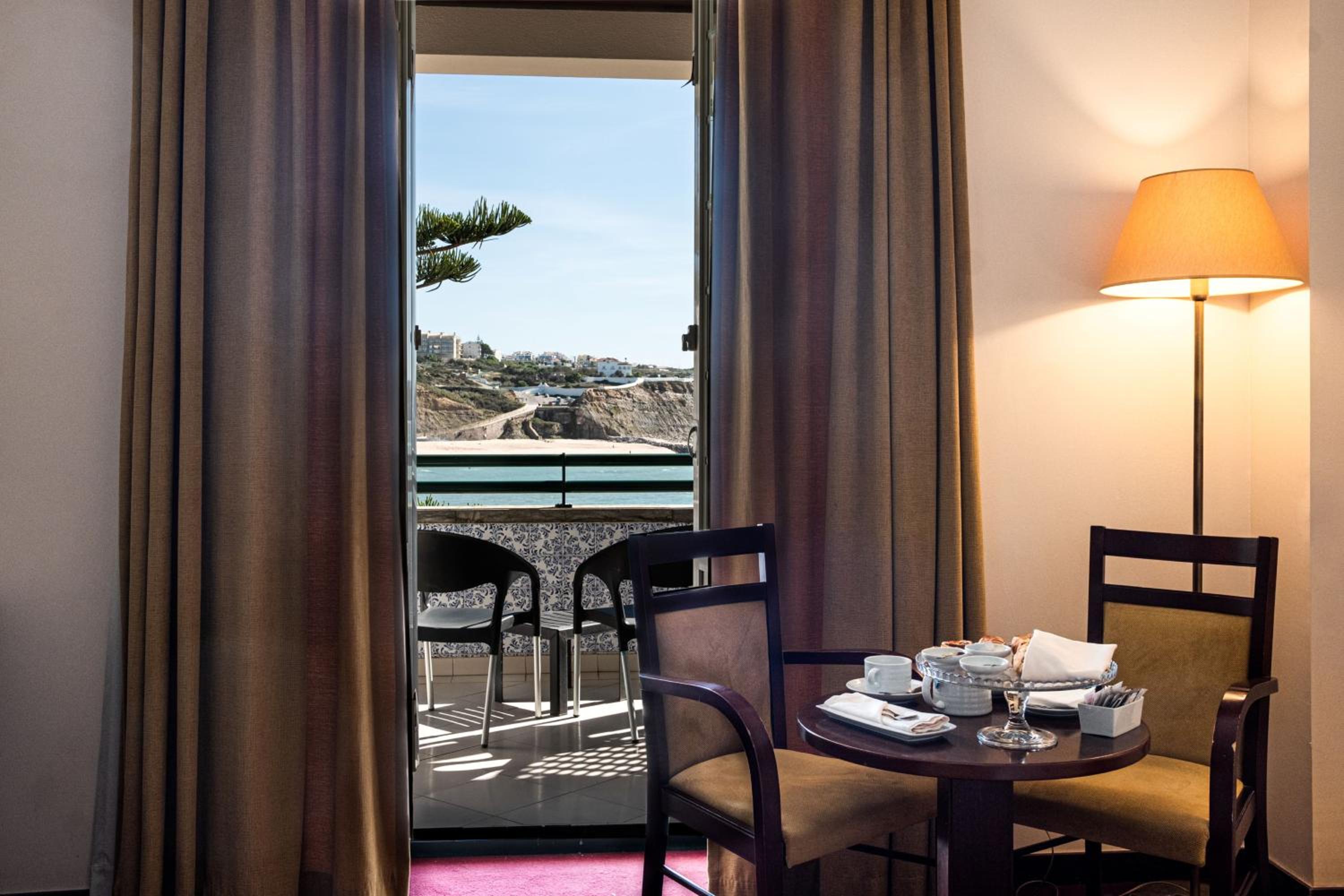 Twin Room with Sea View and Balcony - Photo 2
