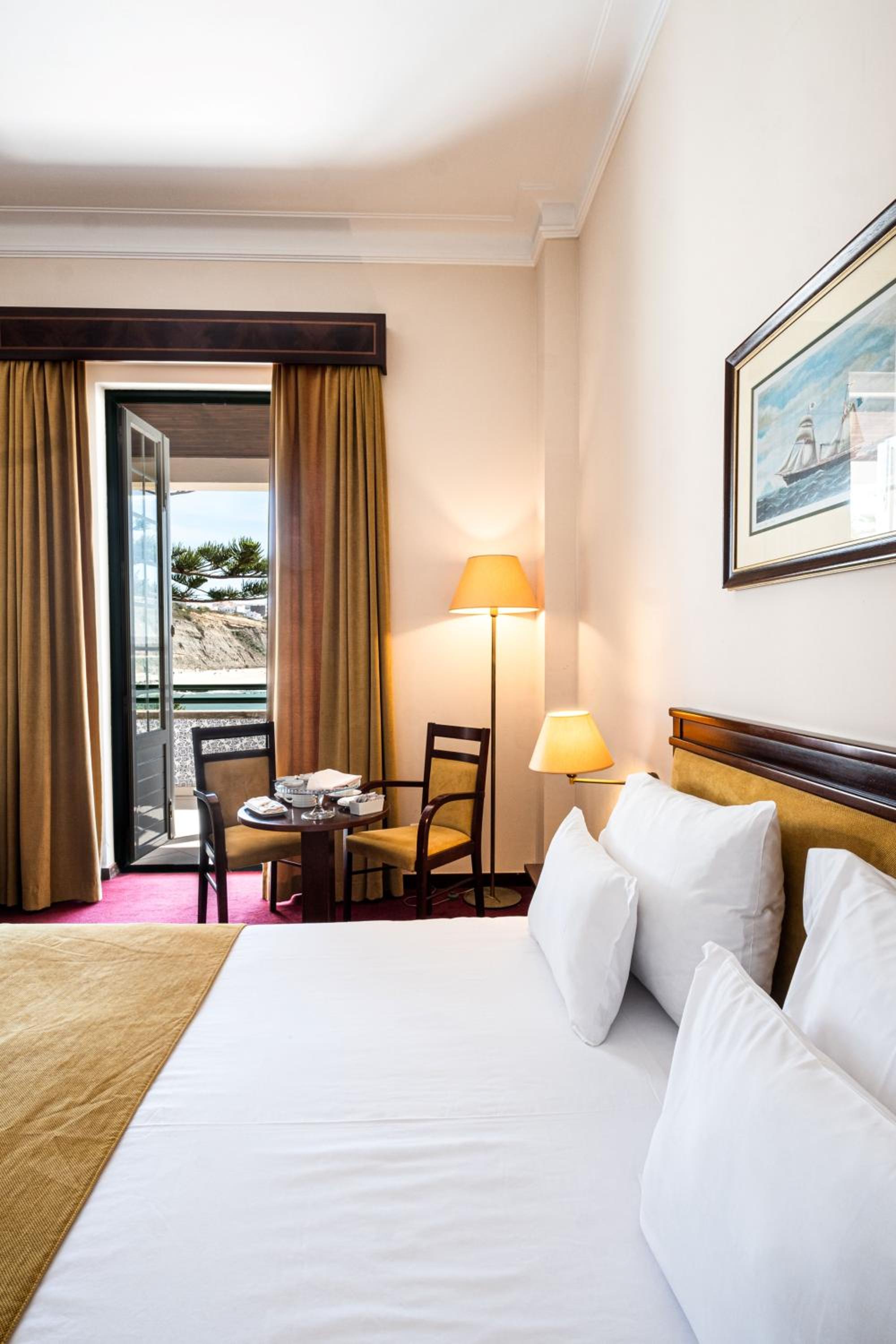 Twin Room with Sea View and Balcony - Photo 1
