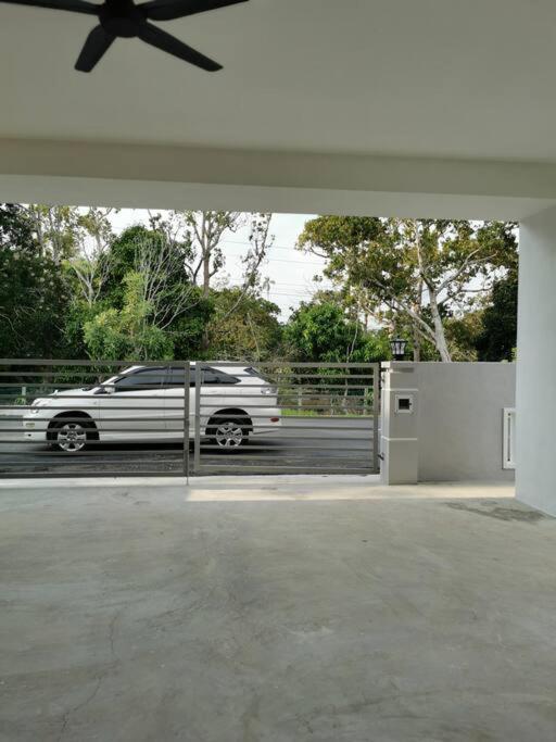 Four-Bedroom House photo 2
