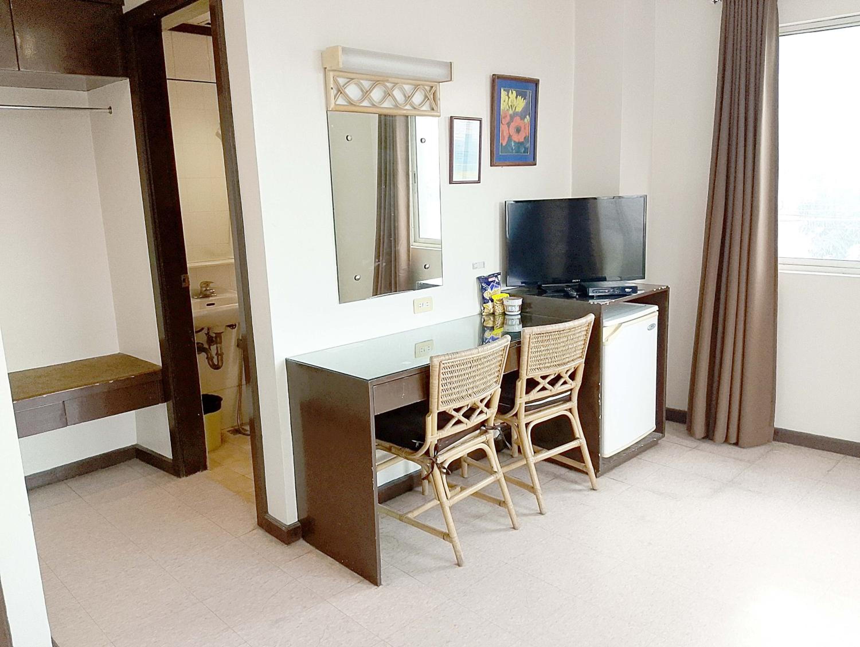 Deluxe Junior Suite - Photo 2