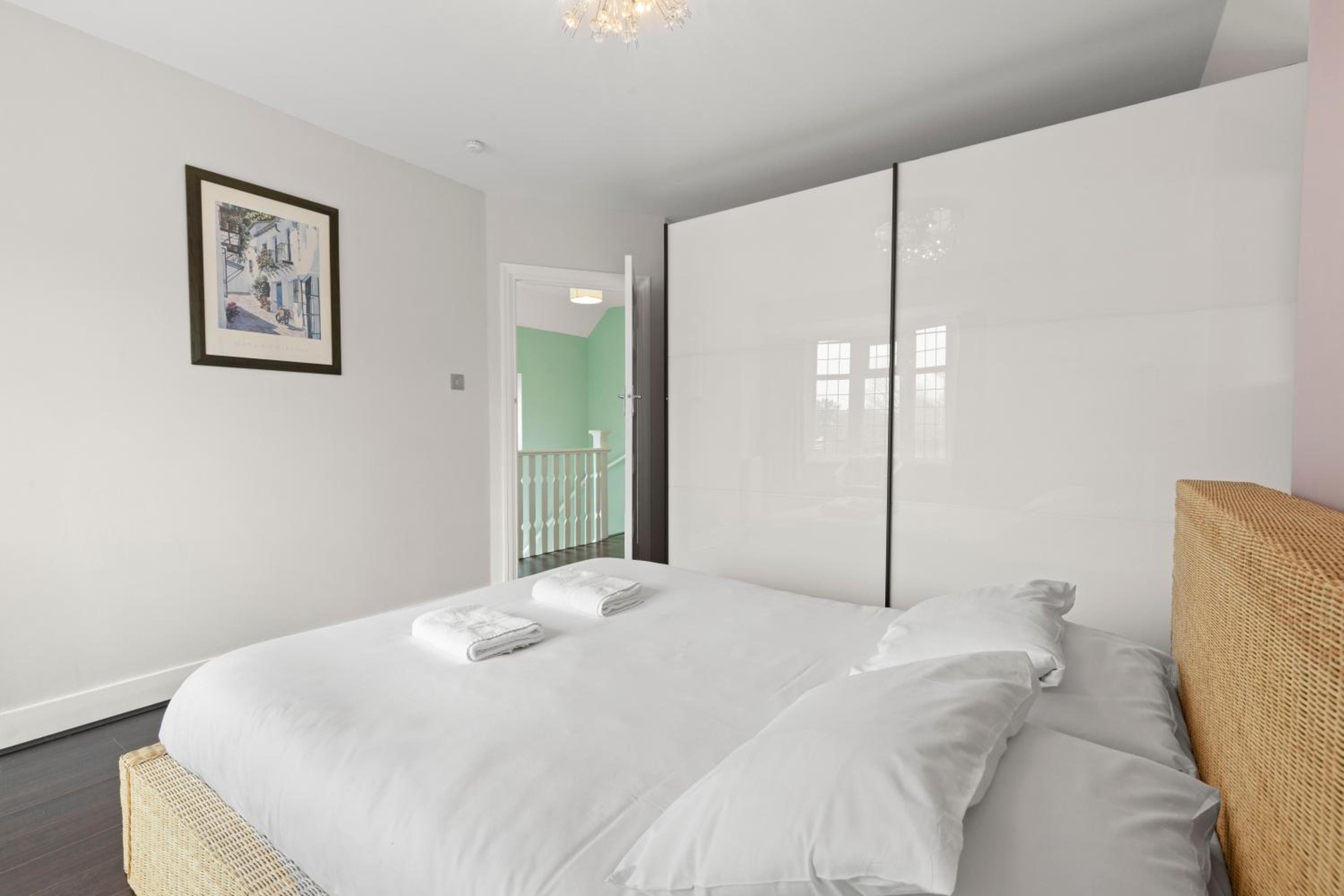 Three-Bedroom House photo 2