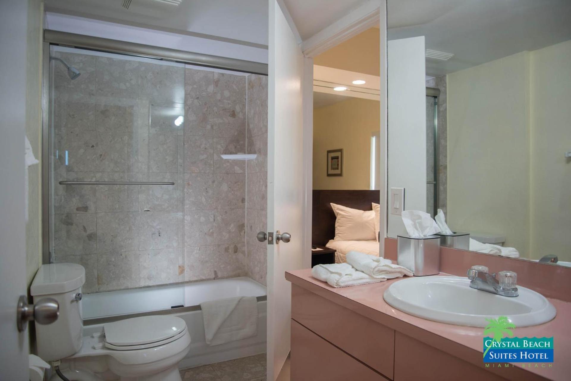 Queen Suite with Sea View - Photo 3