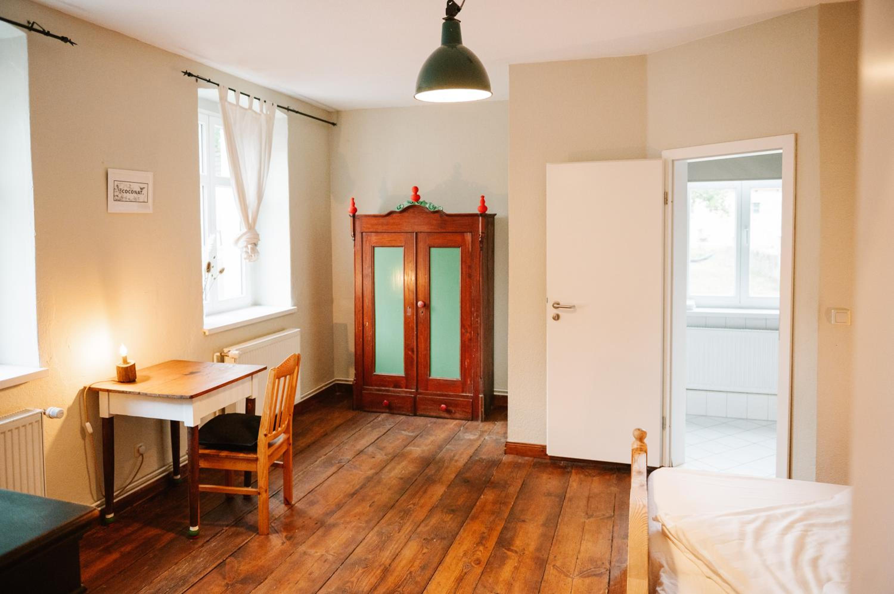 Single Room with Bathroom photo 1
