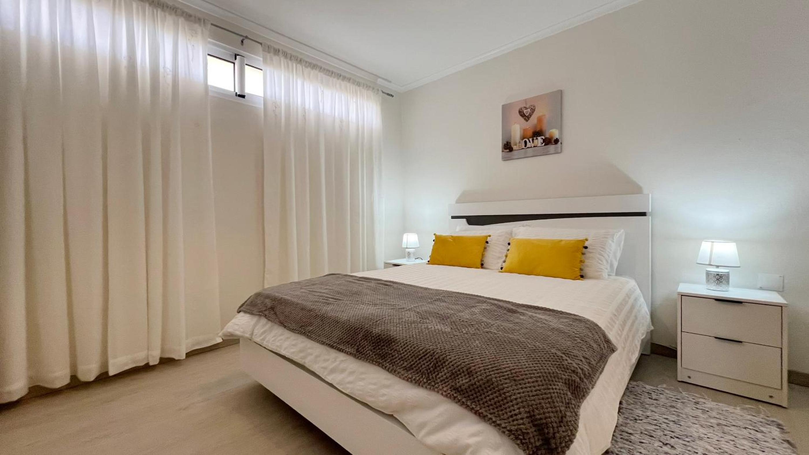 One-Bedroom Apartment photo 1