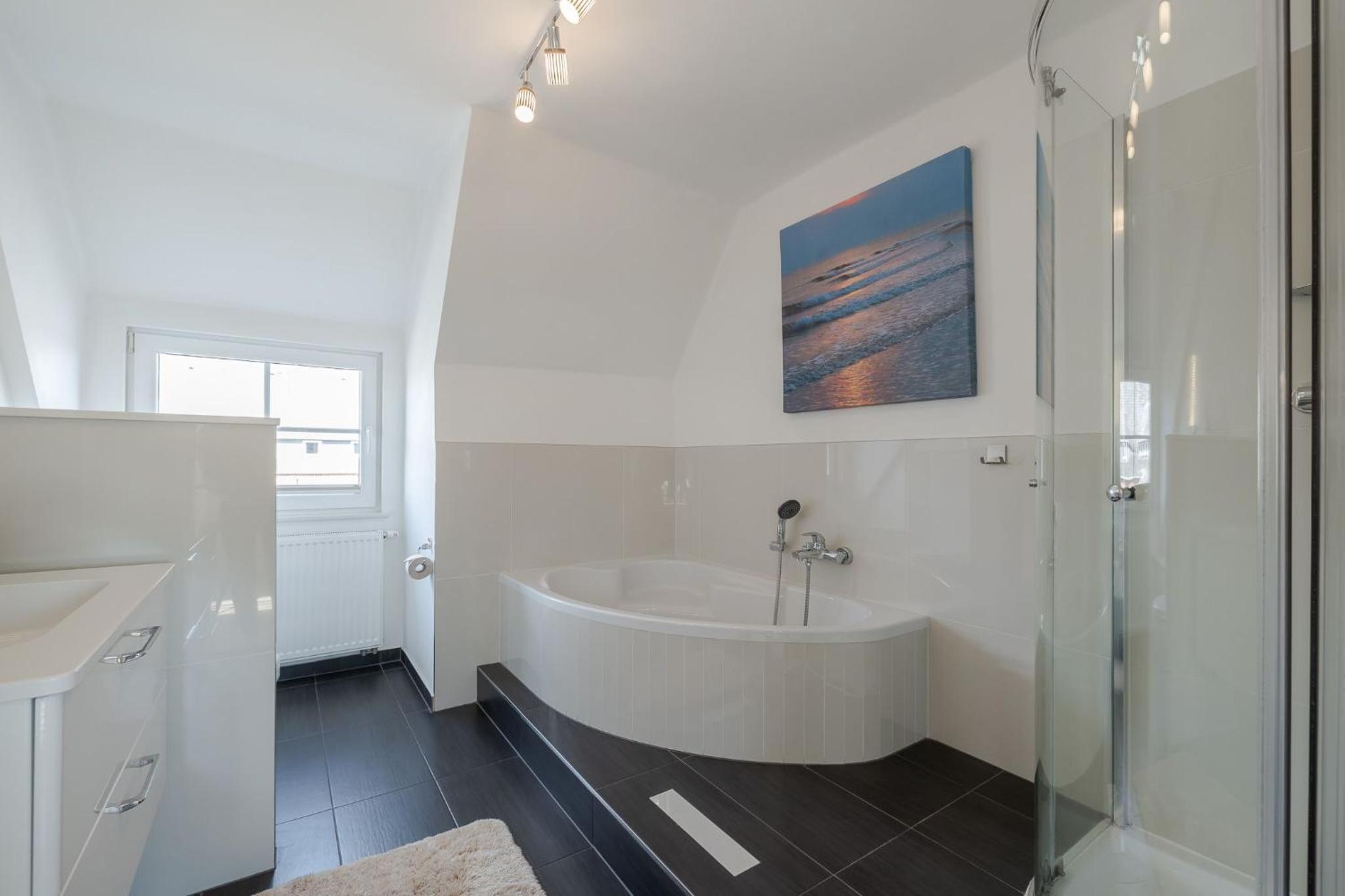 Four-Bedroom House photo 2