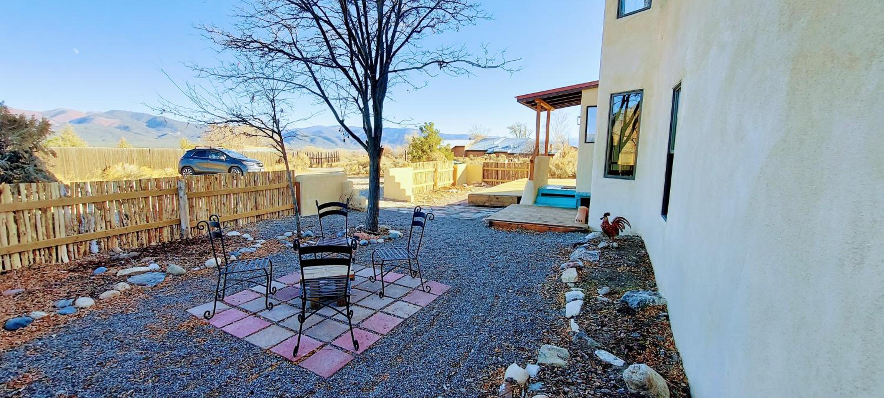 Three-Bedroom House photo 2