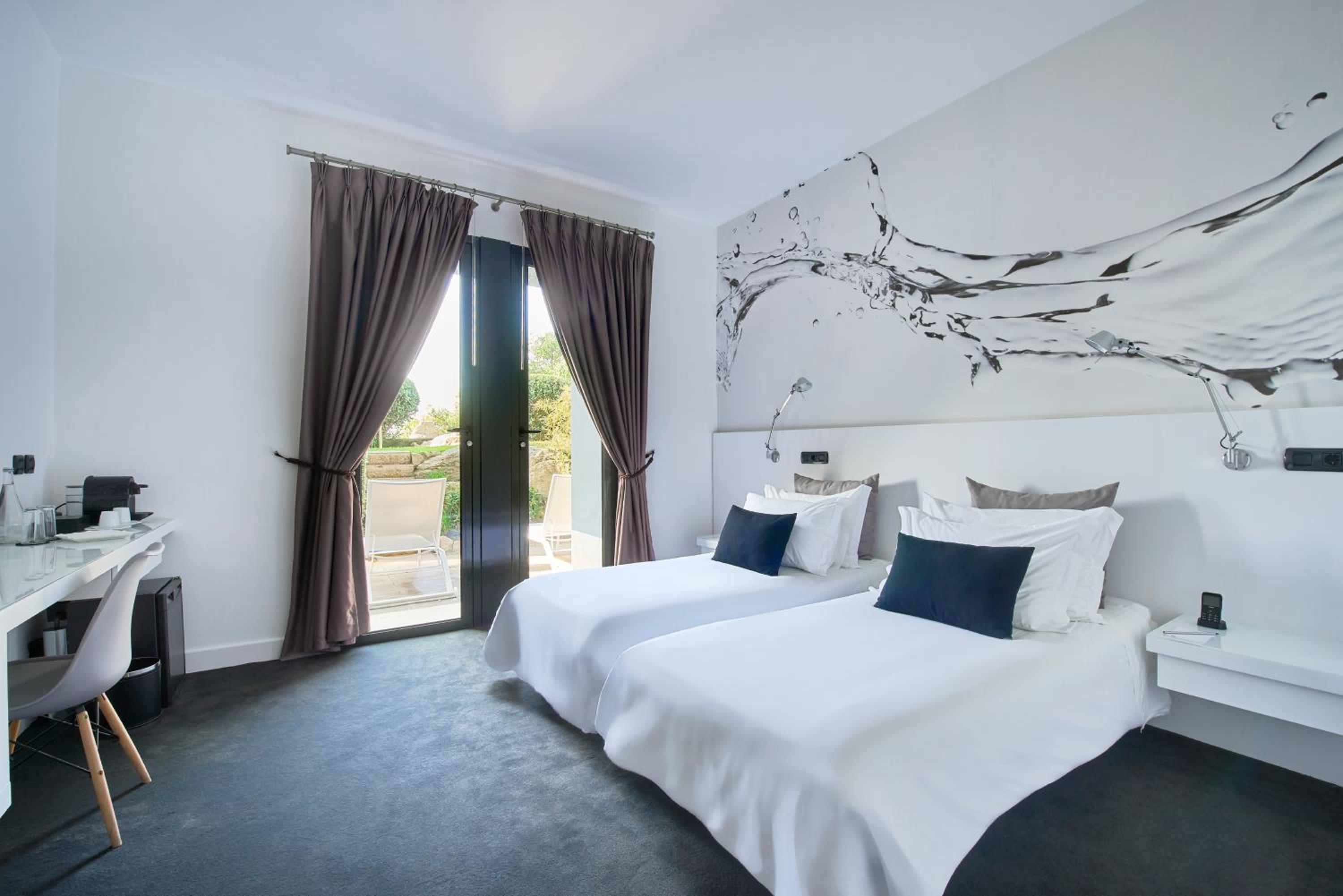 Standard Twin Room - Photo 1