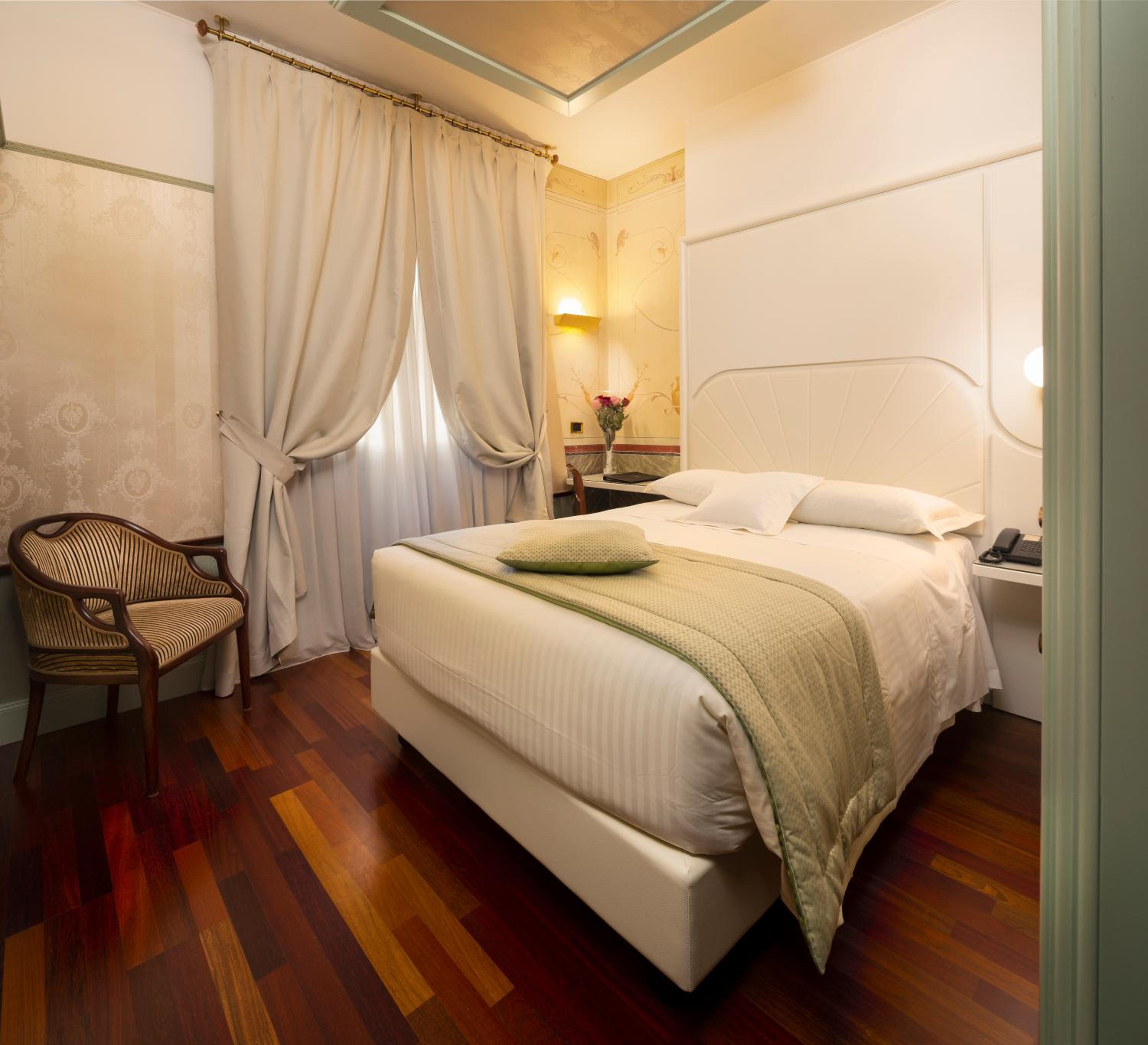 Single Room photo 2