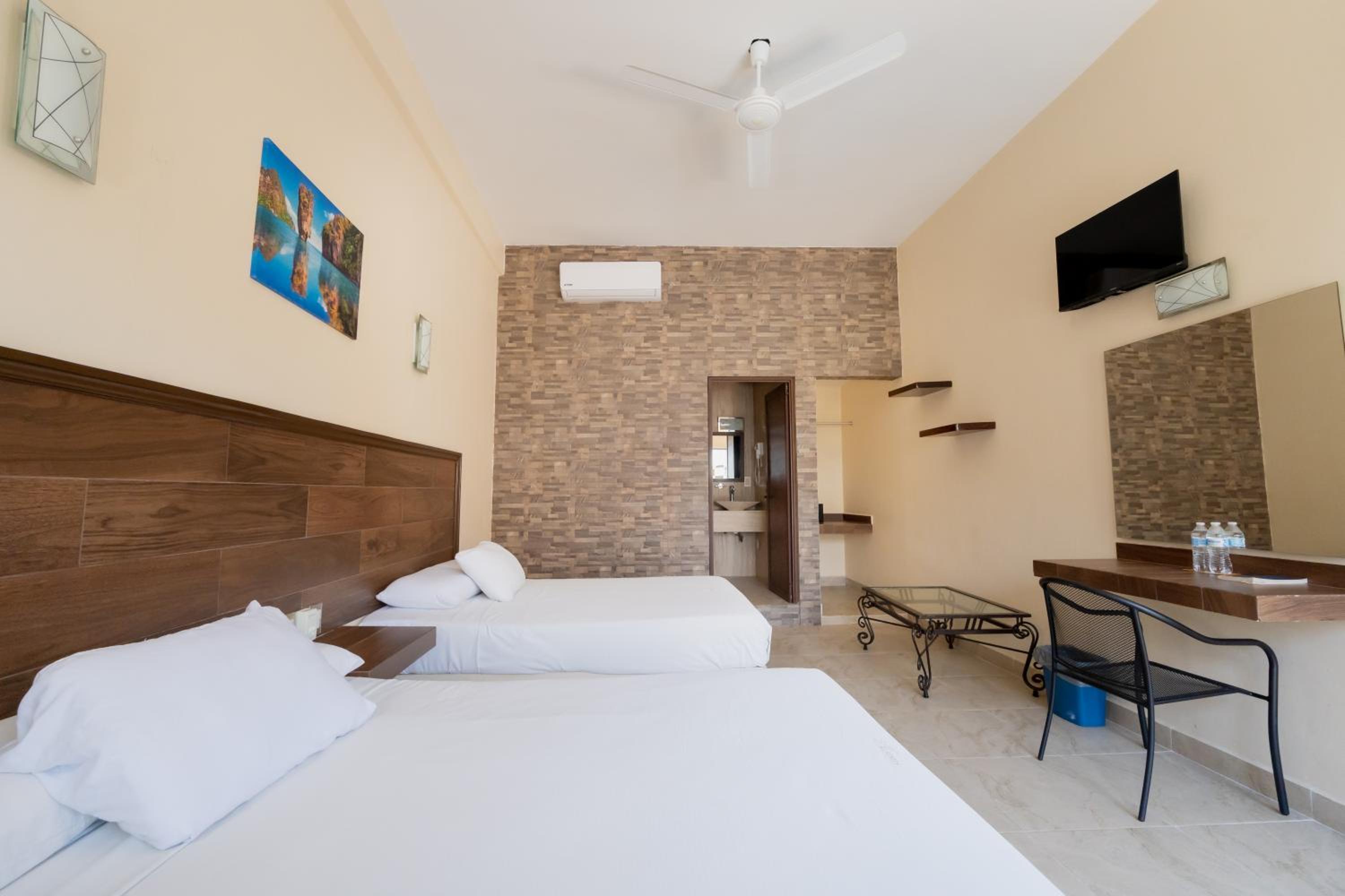 Twin Room - Photo 3