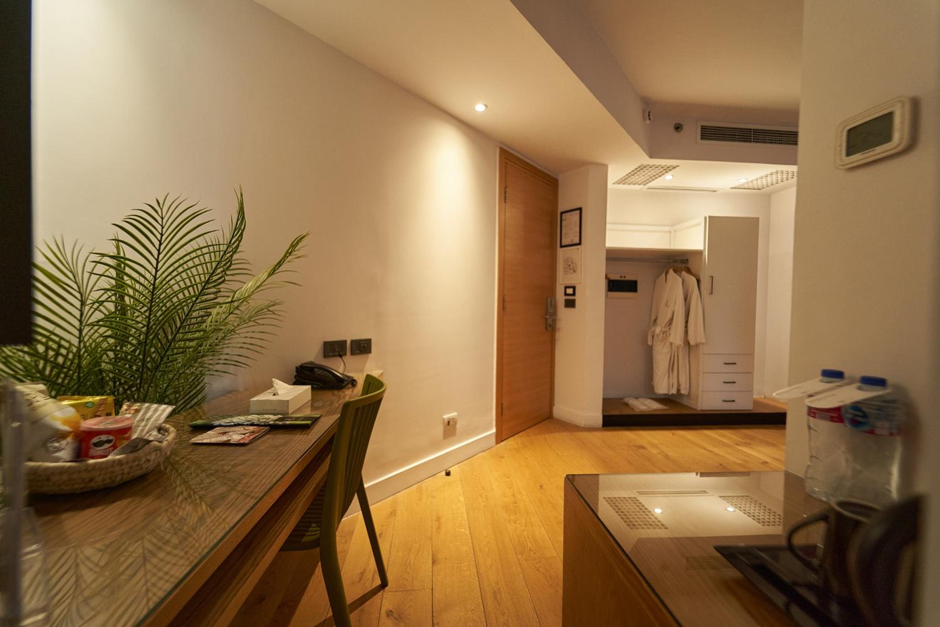 Superior Twin Room - Photo 8