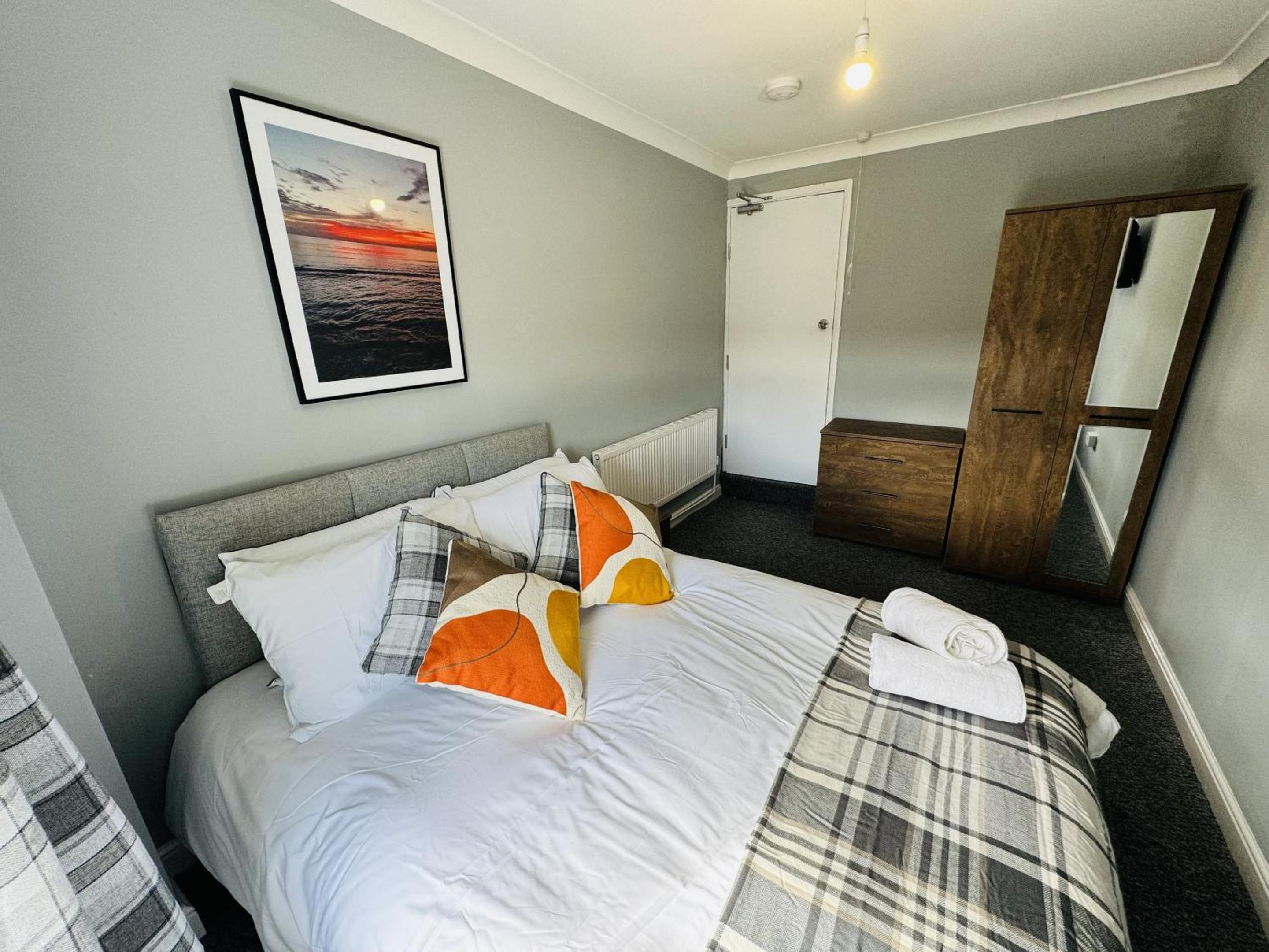 Four-Bedroom House photo 1