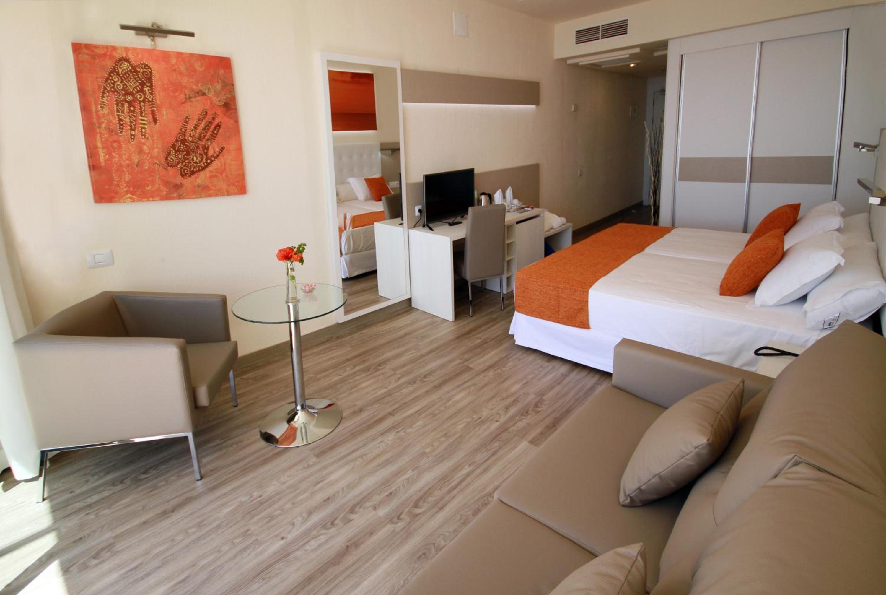 Habitación Cuádruple Deluxe (2 Adultos + 2 Niños)