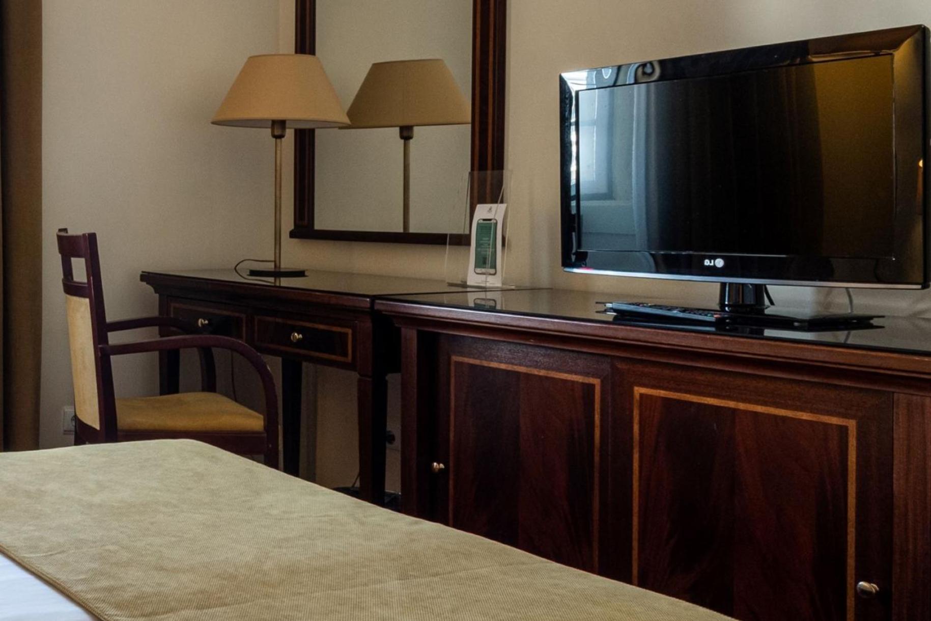 Twin Room (3 Adults) - Photo 2
