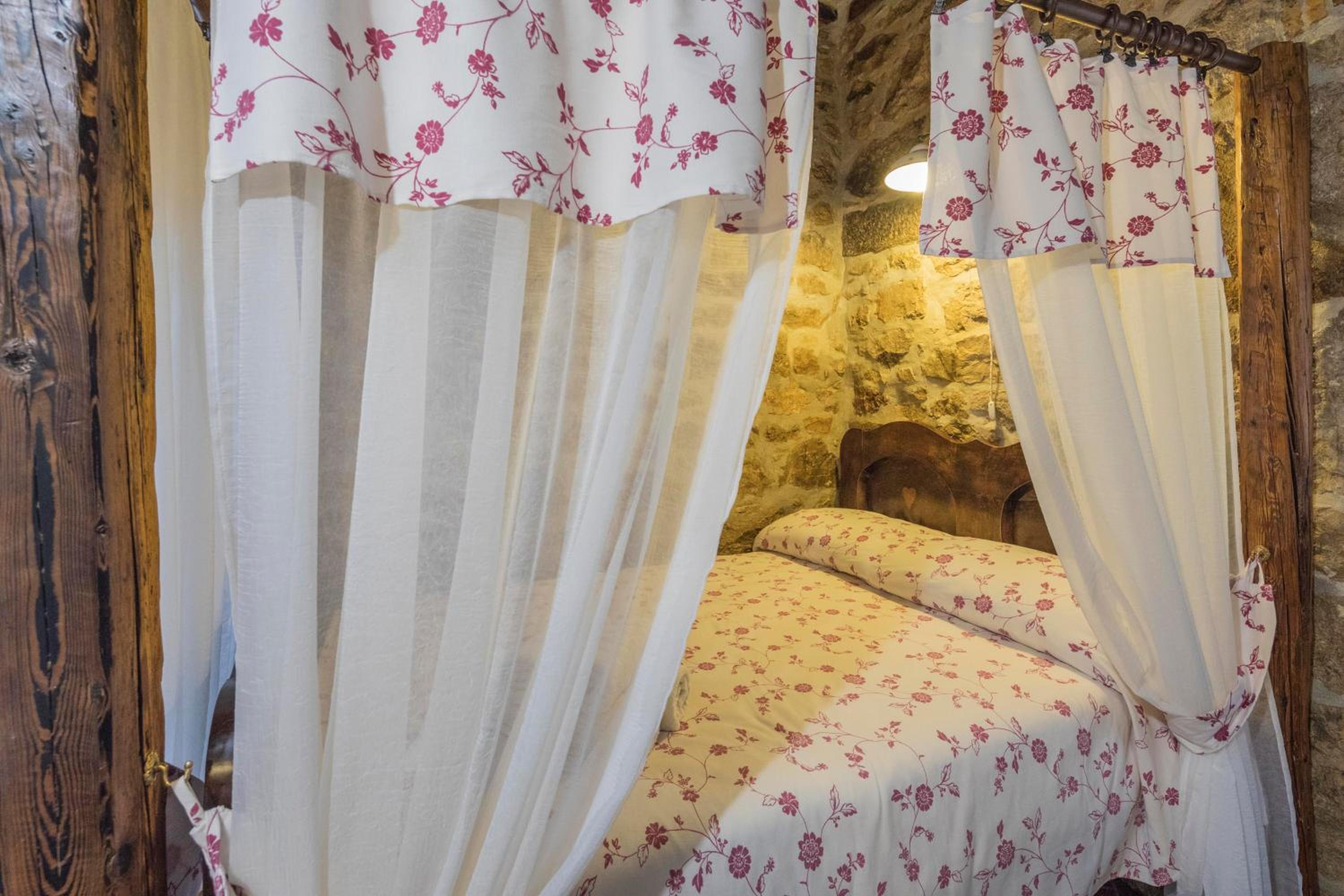 One-Bedroom Apartment with Terrace - Photo 5